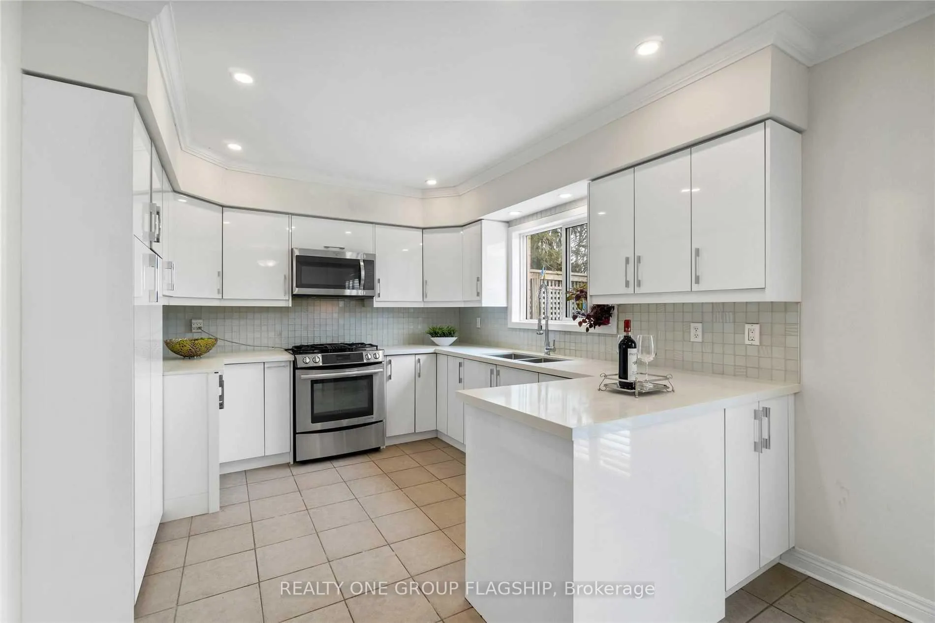 Photo 16 of 355 Carruthers Avenue, Newmarket, Summerhill Estates — HOMEH