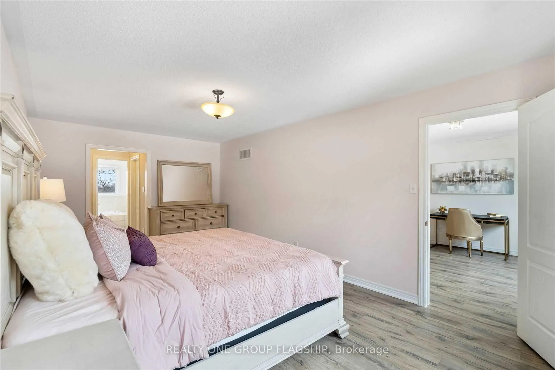 Photo 21 of 355 Carruthers Avenue, Newmarket, Summerhill Estates — HOMEH