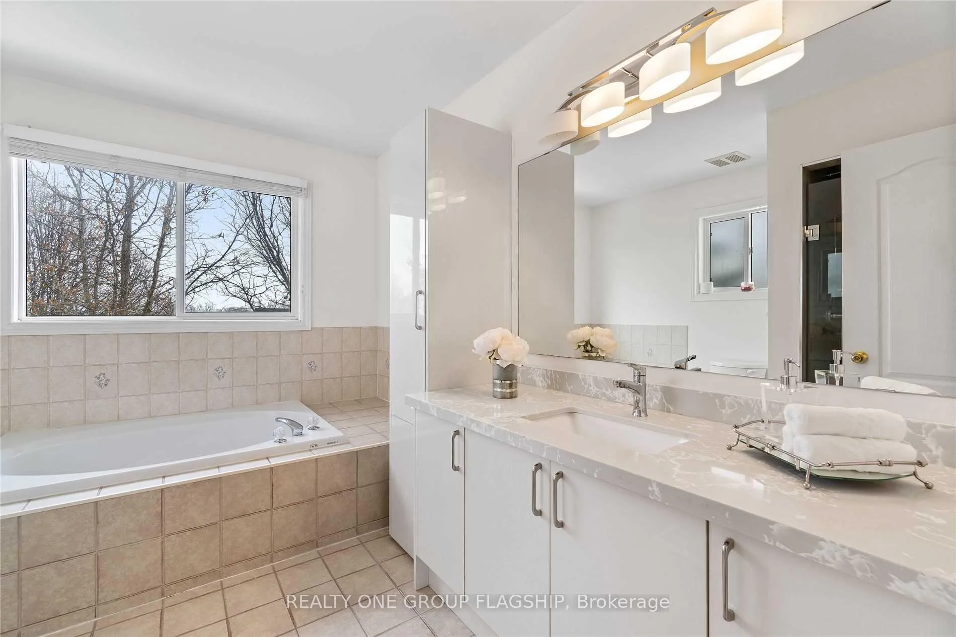 Photo 23 of 355 Carruthers Avenue, Newmarket, Summerhill Estates — HOMEH