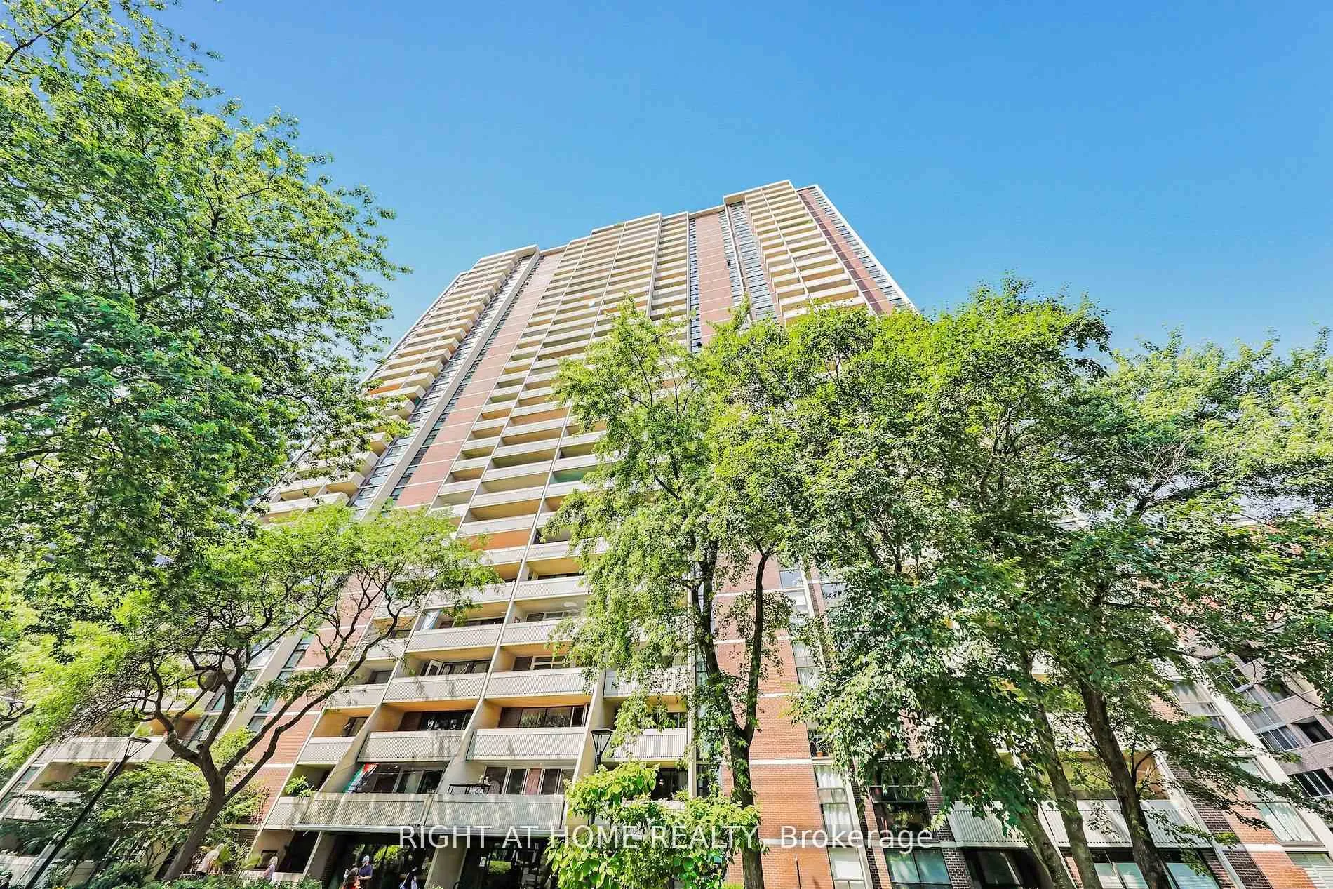 Front of Unit 908, 40 Homewood Avenue