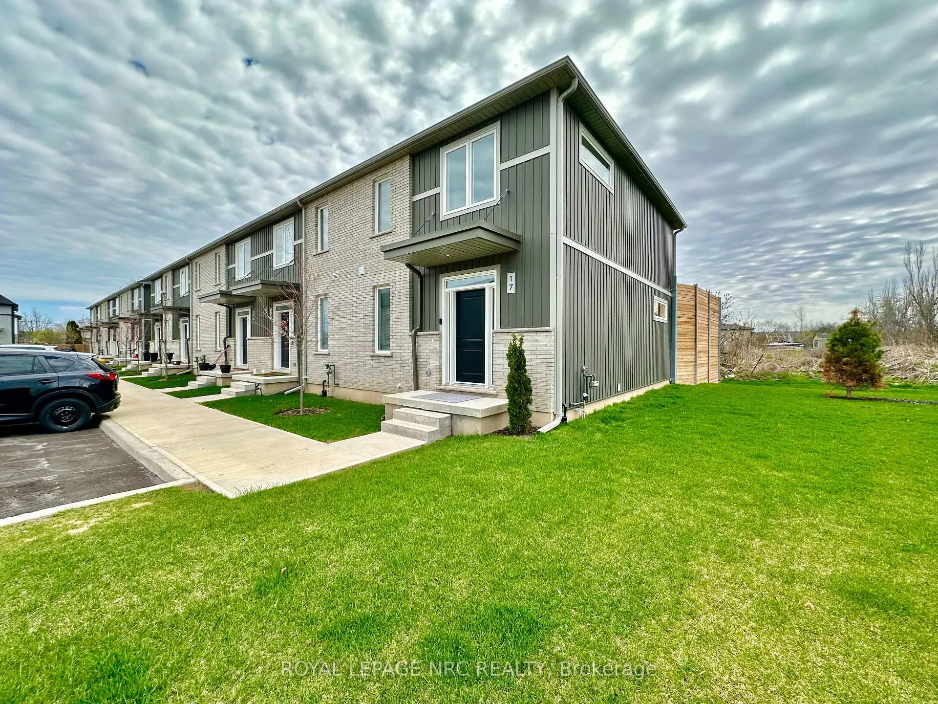 Photo 1 of Unit 17, 121A Moffatt Street, St. Catharines, Oakdale — HOMEH