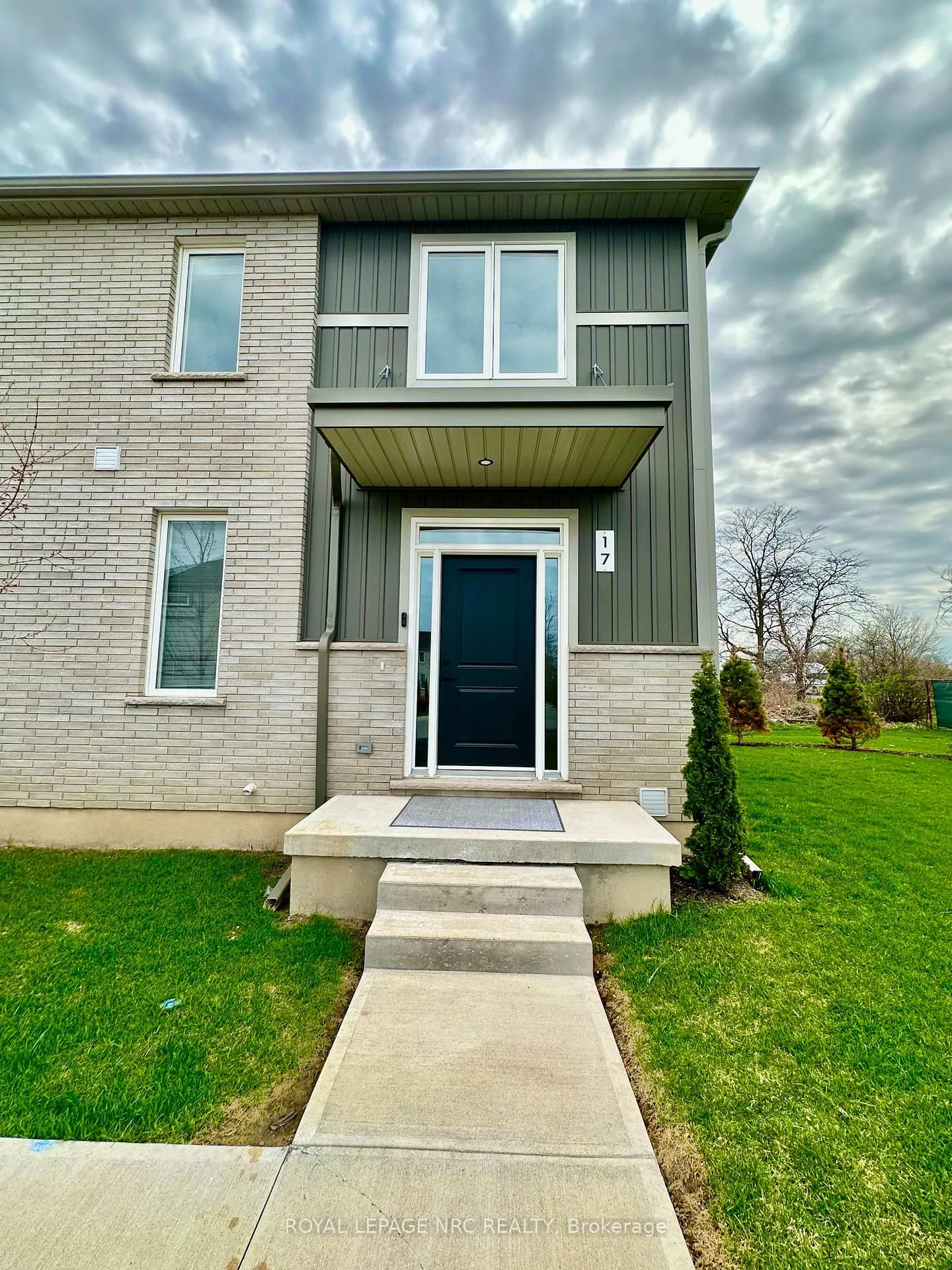 Photo 3 of Unit 17, 121A Moffatt Street, St. Catharines, Oakdale — HOMEH