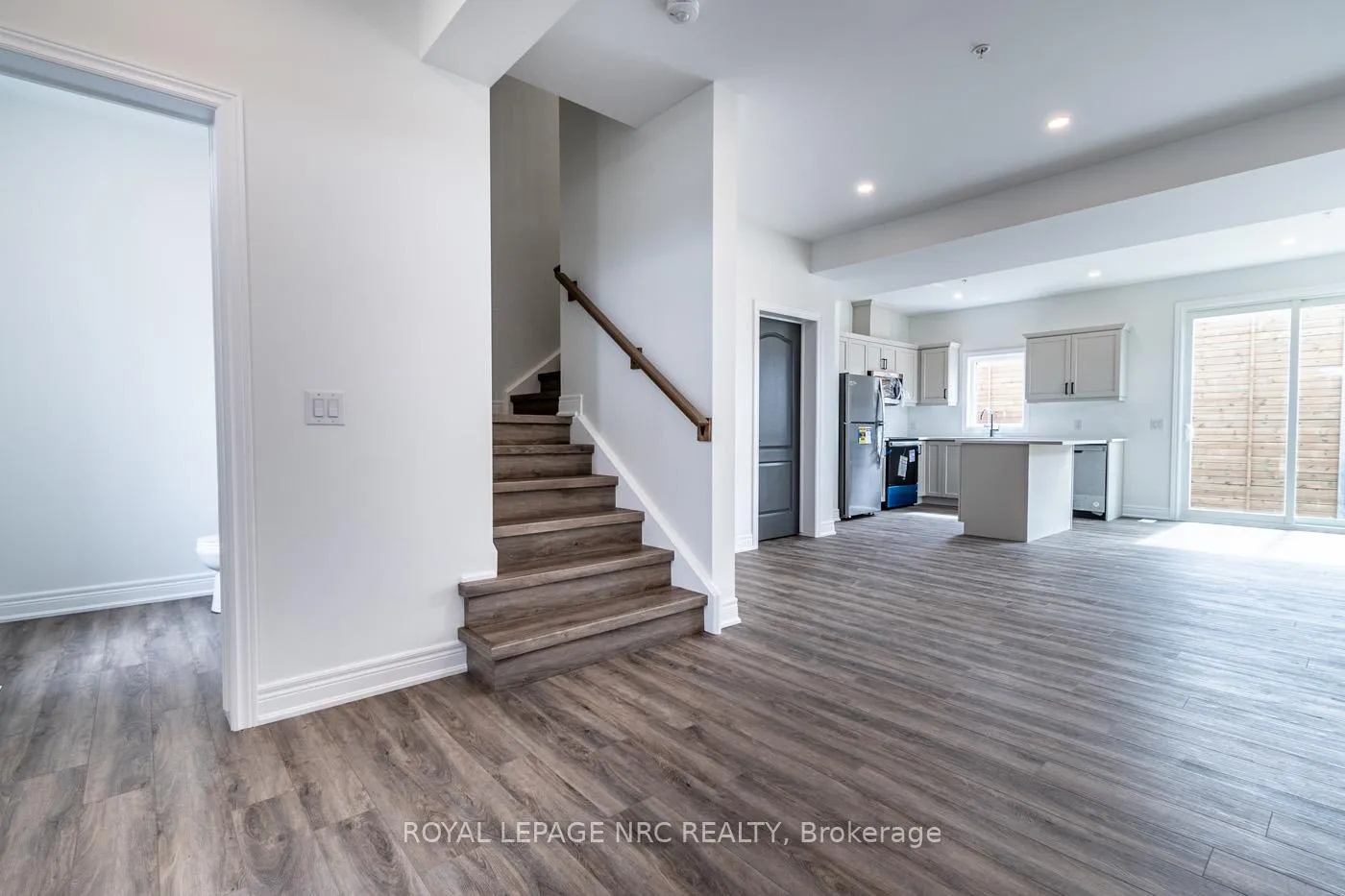 Photo 4 of Unit 17, 121A Moffatt Street, St. Catharines, Oakdale — HOMEH