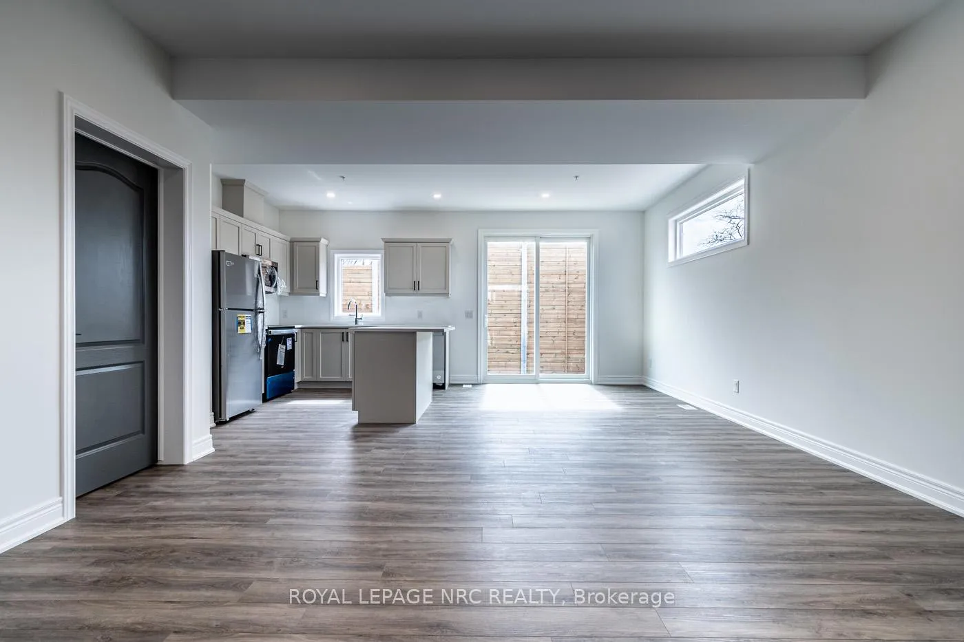 Photo 6 of Unit 17, 121A Moffatt Street, St. Catharines, Oakdale — HOMEH