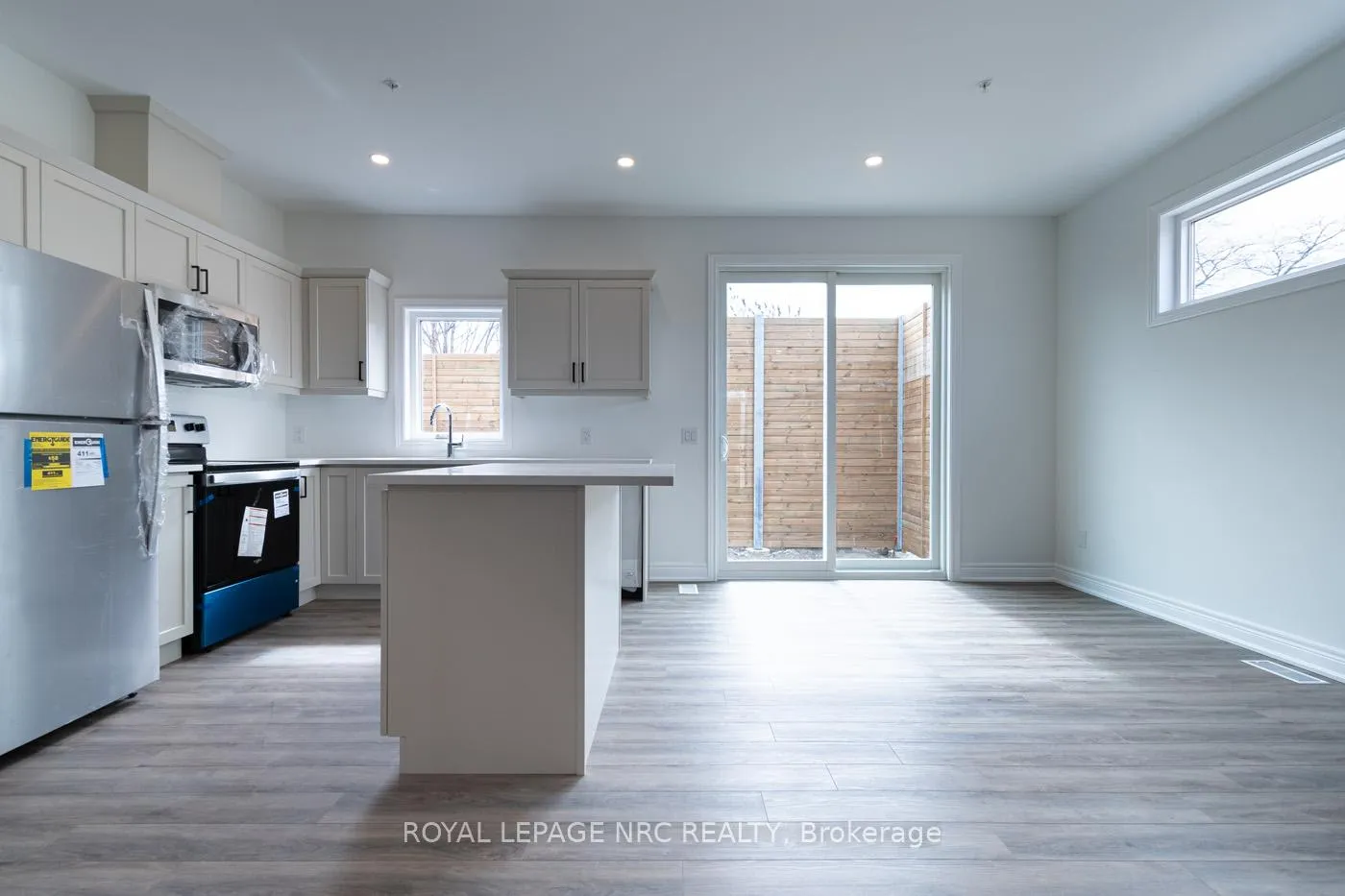 Photo 7 of Unit 17, 121A Moffatt Street, St. Catharines, Oakdale — HOMEH