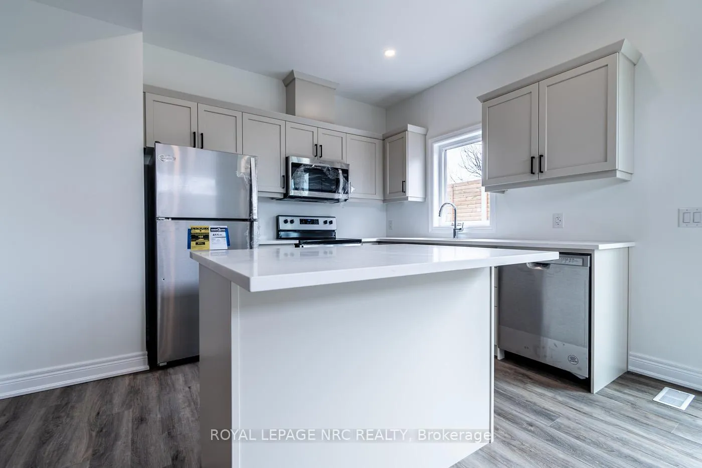 Photo 9 of Unit 17, 121A Moffatt Street, St. Catharines, Oakdale — HOMEH