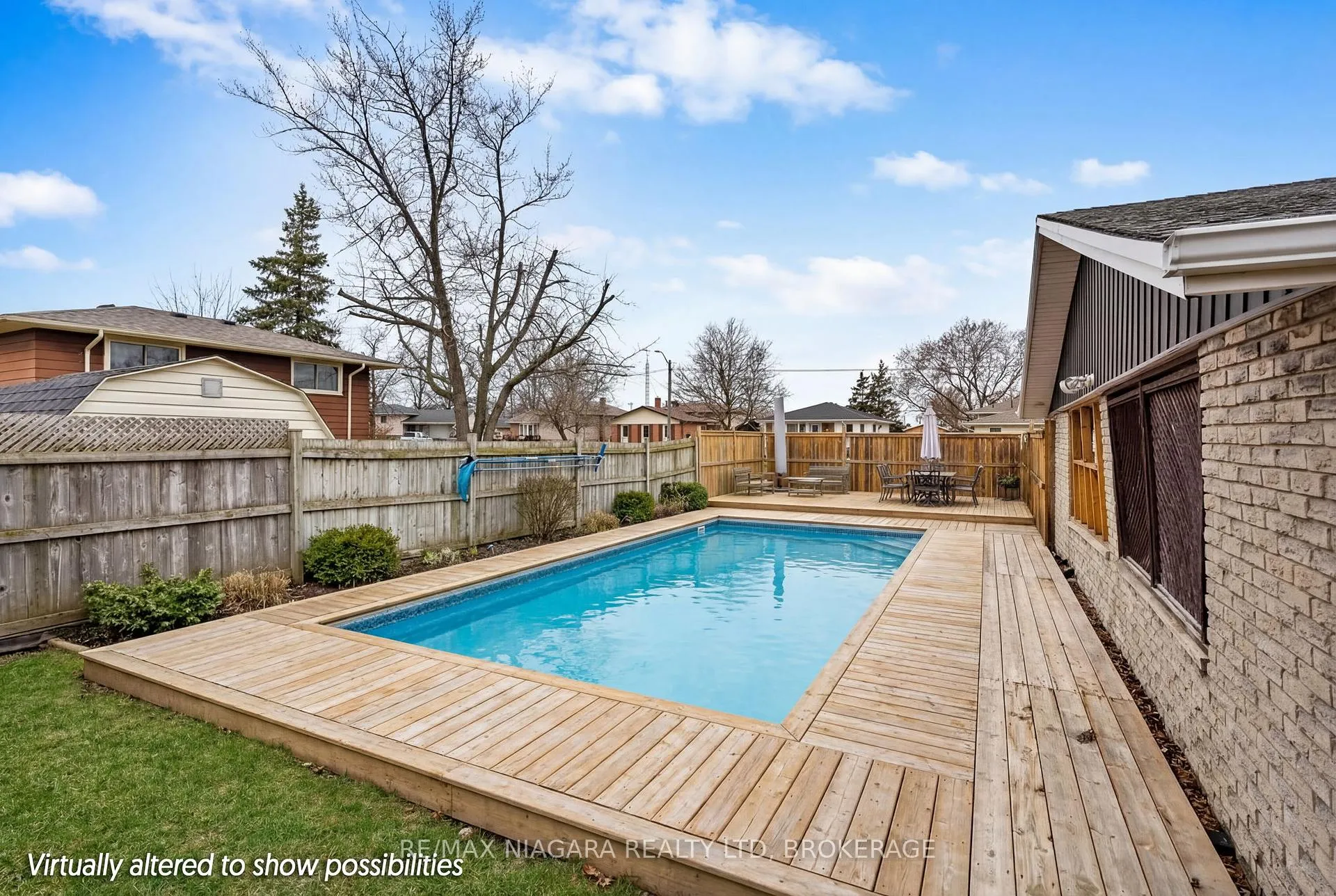 Photo 3 of 38 Acadia Crescent, St. Catharines, Secord Woods — HOMEH