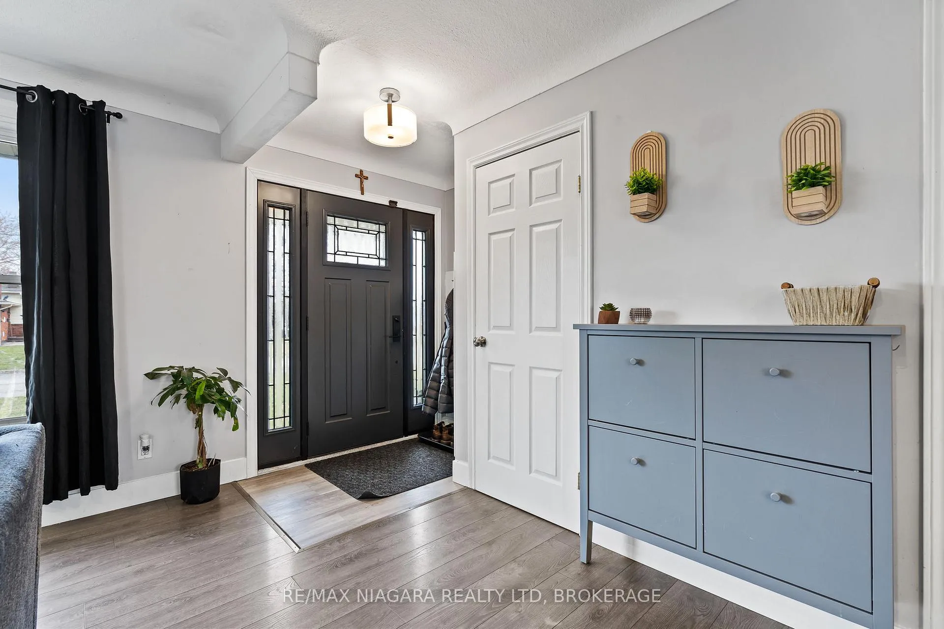 Photo 4 of 38 Acadia Crescent, St. Catharines, Secord Woods — HOMEH