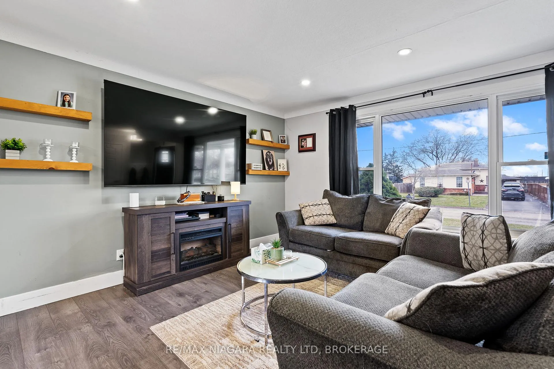 Photo 5 of 38 Acadia Crescent, St. Catharines, Secord Woods — HOMEH