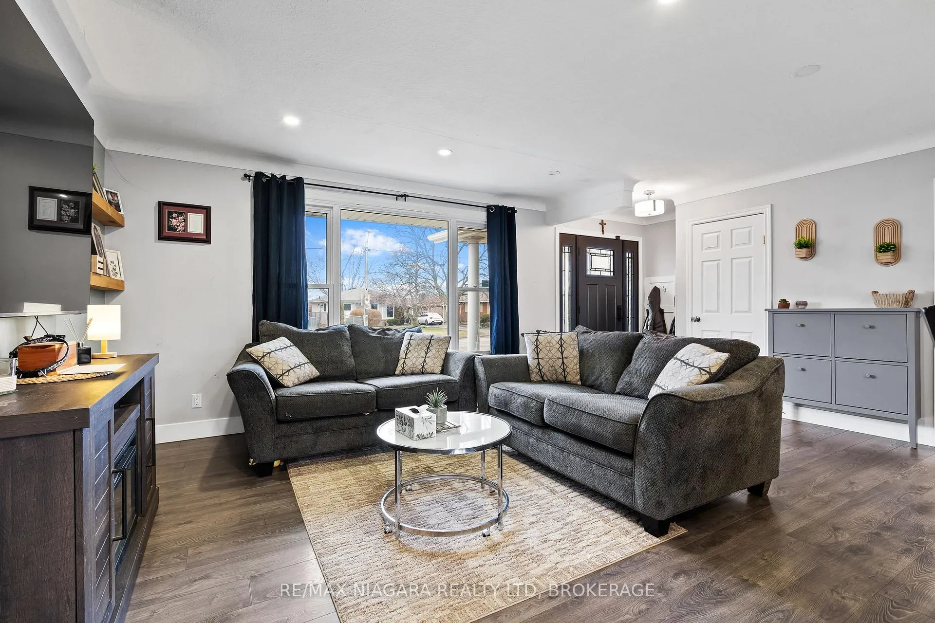 Photo 7 of 38 Acadia Crescent, St. Catharines, Secord Woods — HOMEH