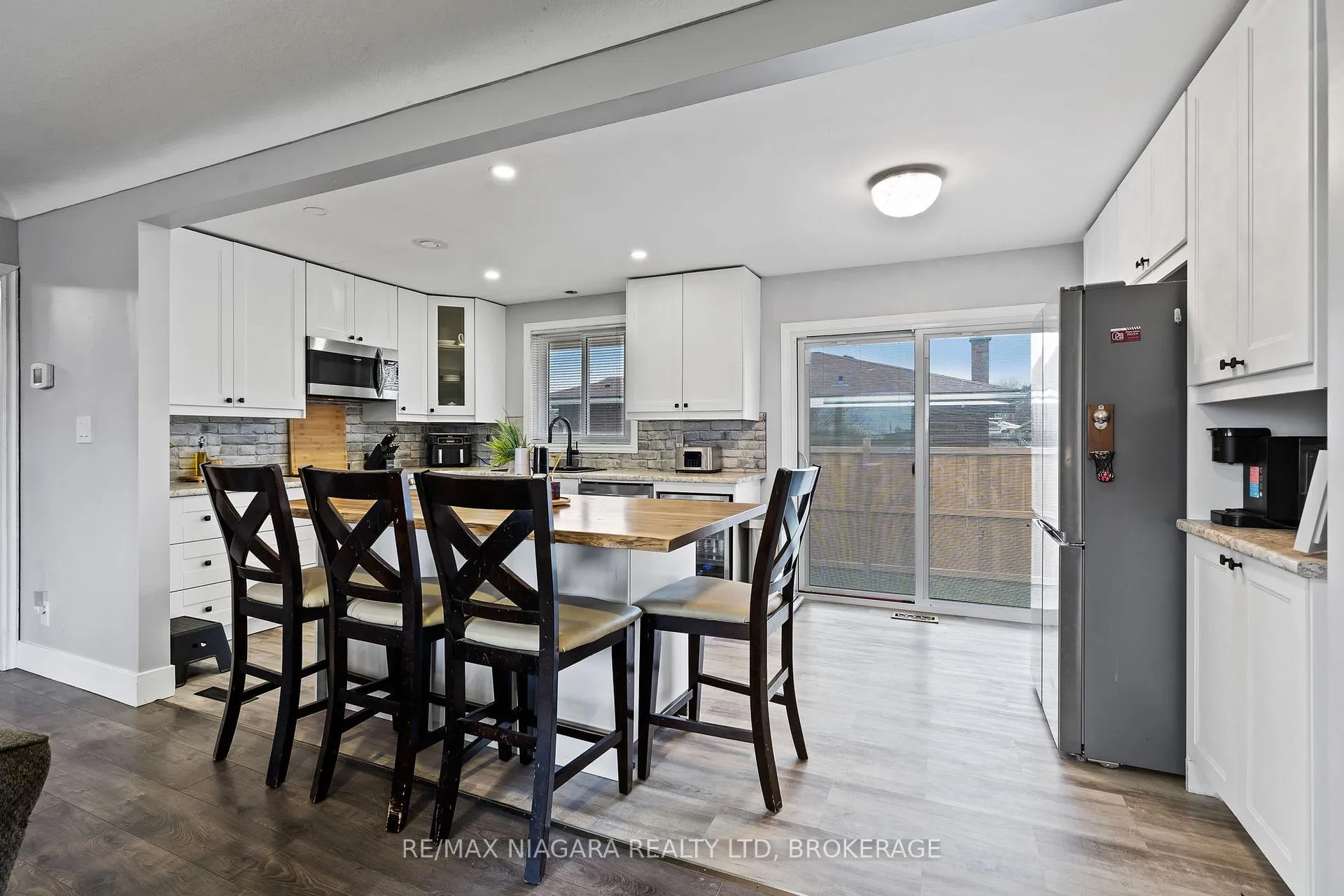 Photo 9 of 38 Acadia Crescent, St. Catharines, Secord Woods — HOMEH