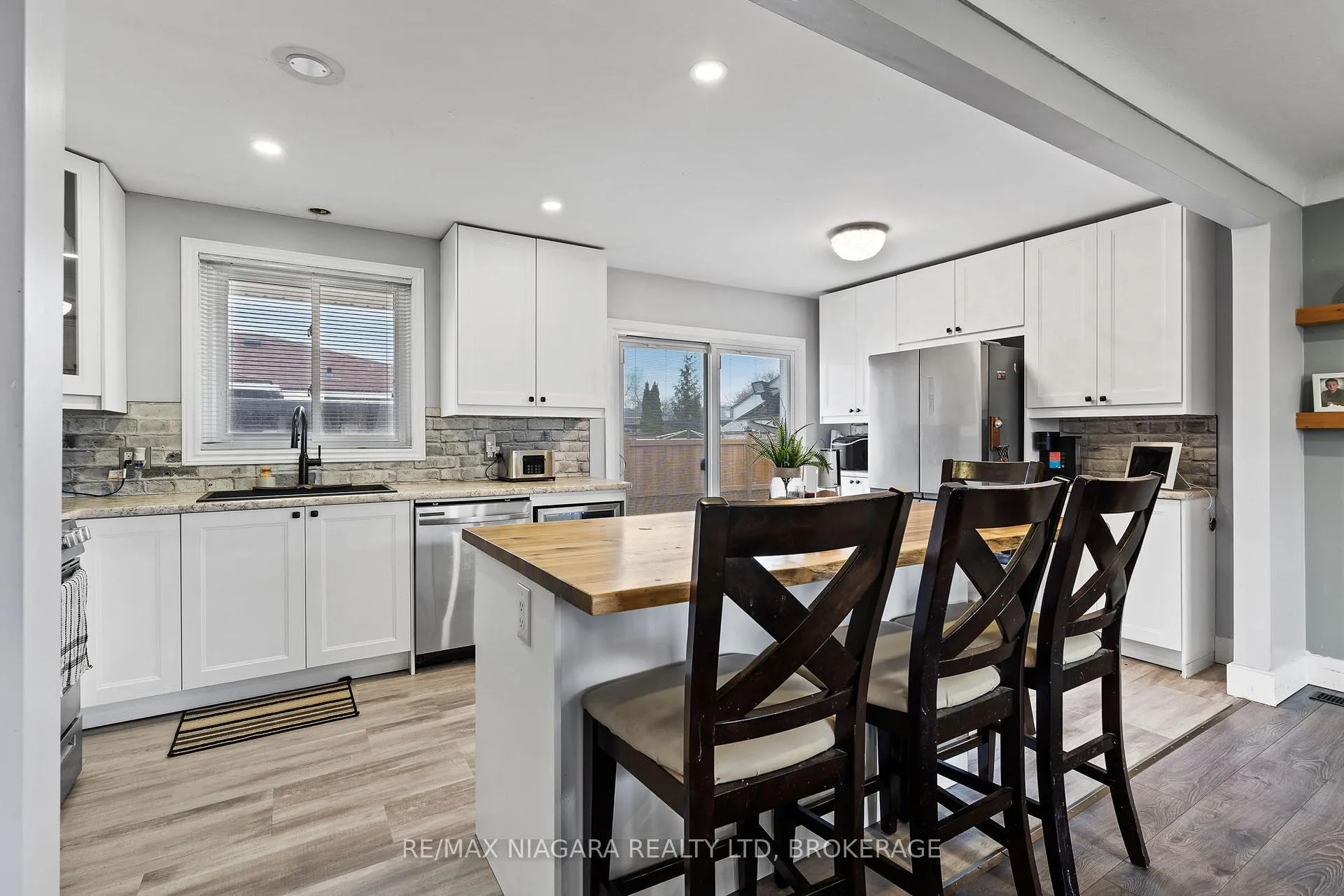 Photo 10 of 38 Acadia Crescent, St. Catharines, Secord Woods — HOMEH