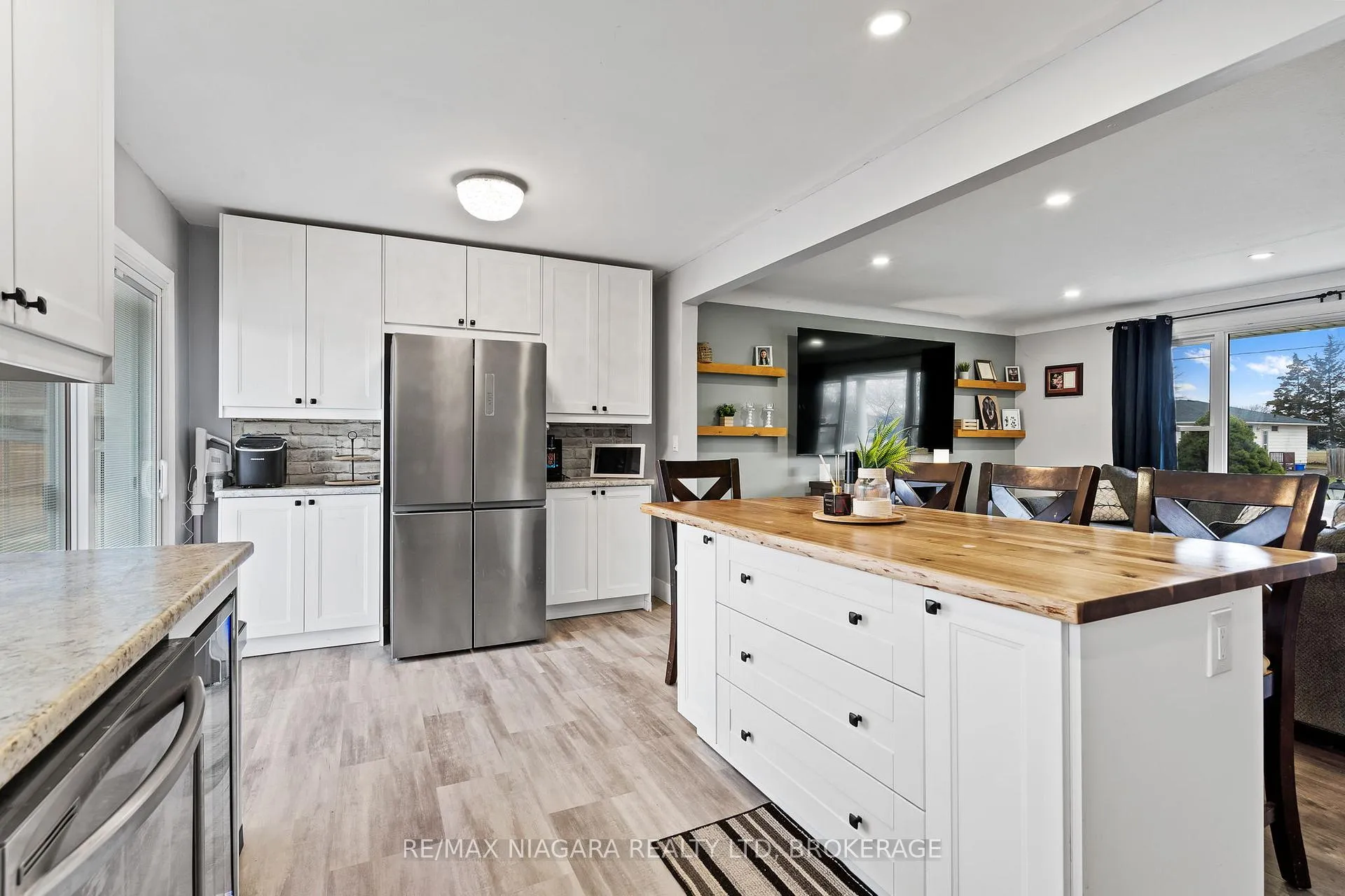 Photo 11 of 38 Acadia Crescent, St. Catharines, Secord Woods — HOMEH