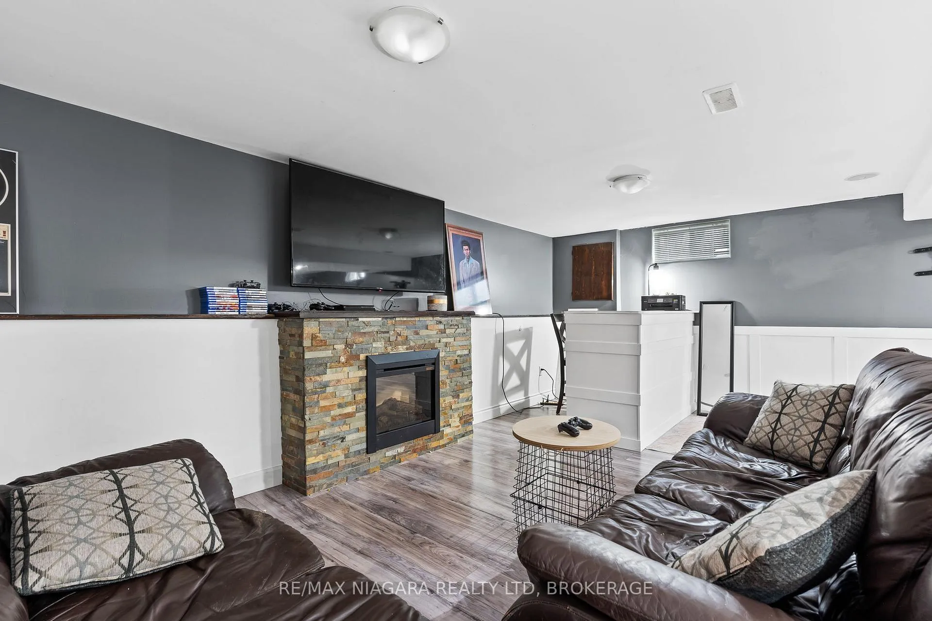 Photo 17 of 38 Acadia Crescent, St. Catharines, Secord Woods — HOMEH