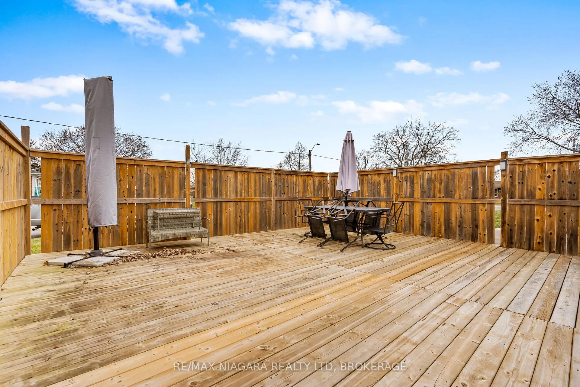 Photo 23 of 38 Acadia Crescent, St. Catharines, Secord Woods — HOMEH