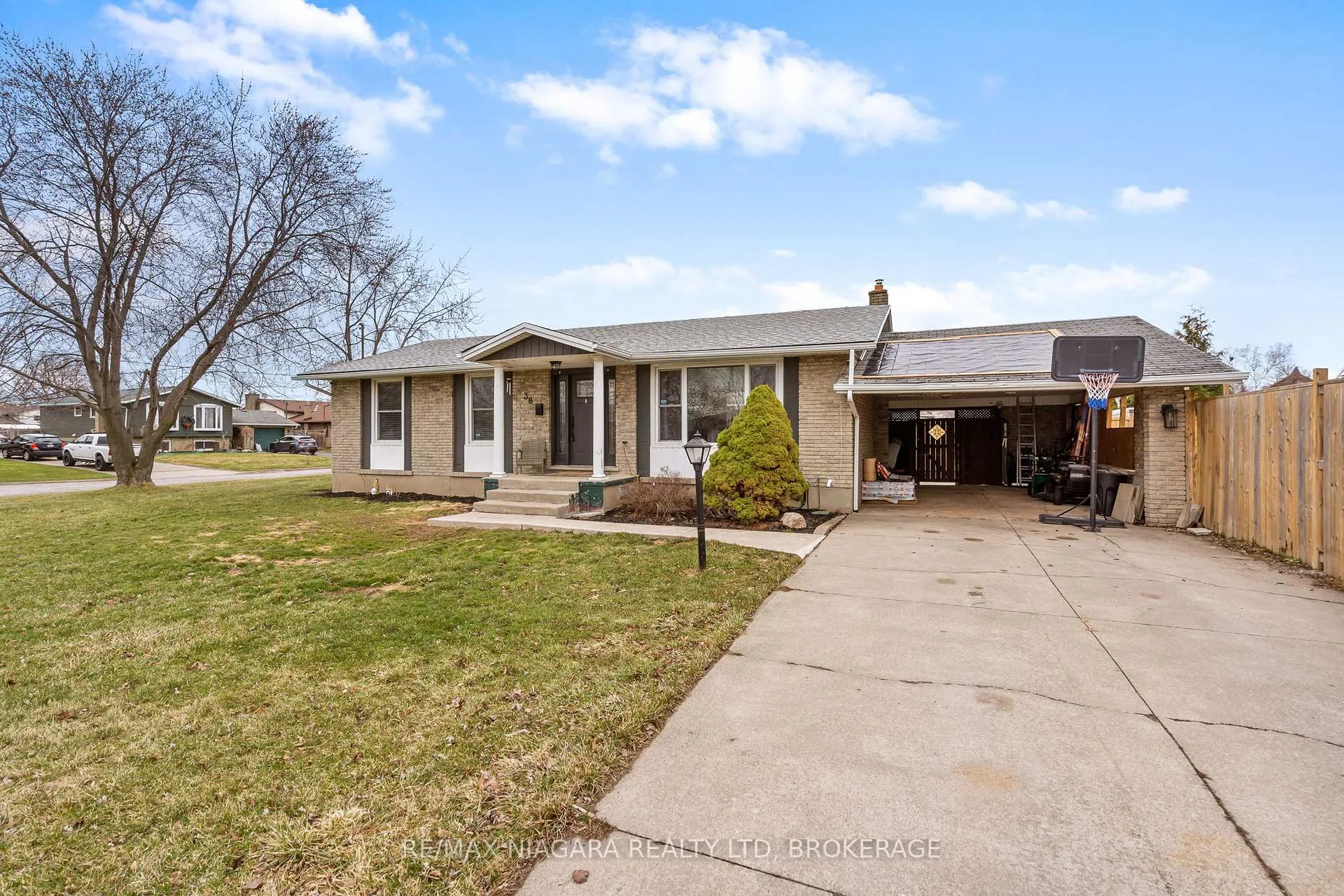 Photo 24 of 38 Acadia Crescent, St. Catharines, Secord Woods — HOMEH