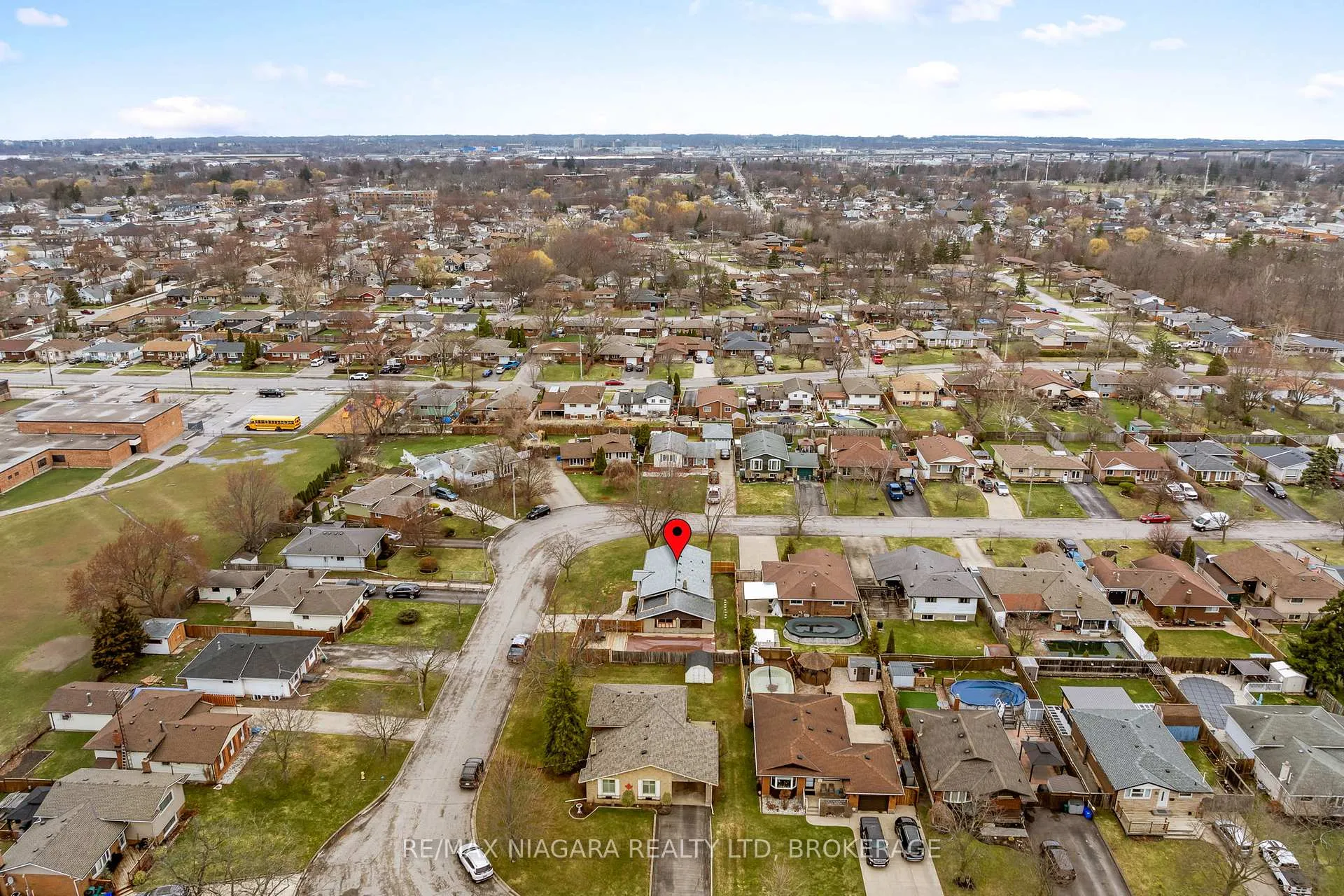 Photo 28 of 38 Acadia Crescent, St. Catharines, Secord Woods — HOMEH