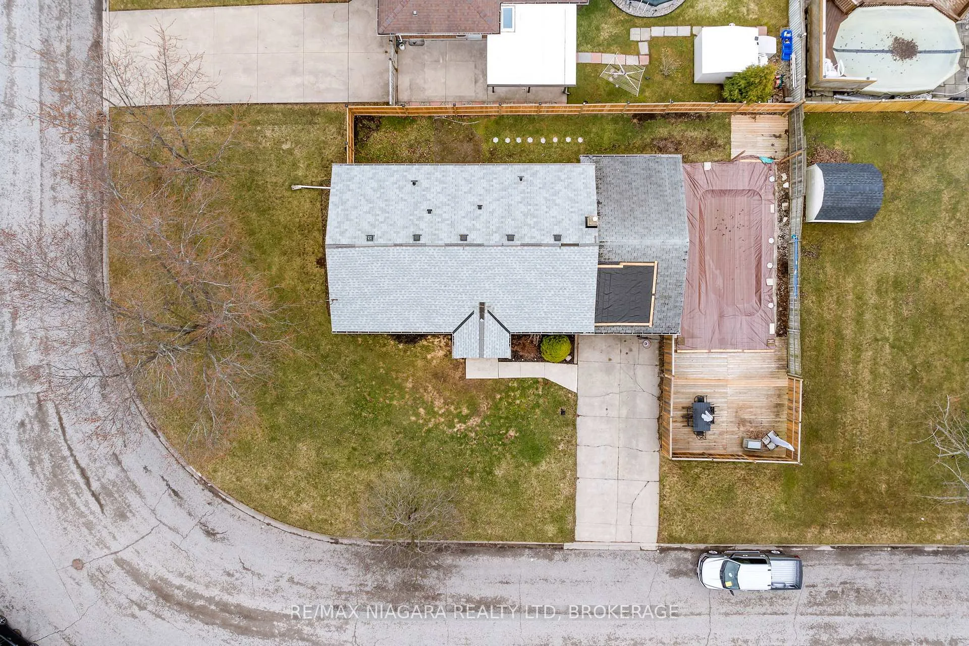Photo 29 of 38 Acadia Crescent, St. Catharines, Secord Woods — HOMEH