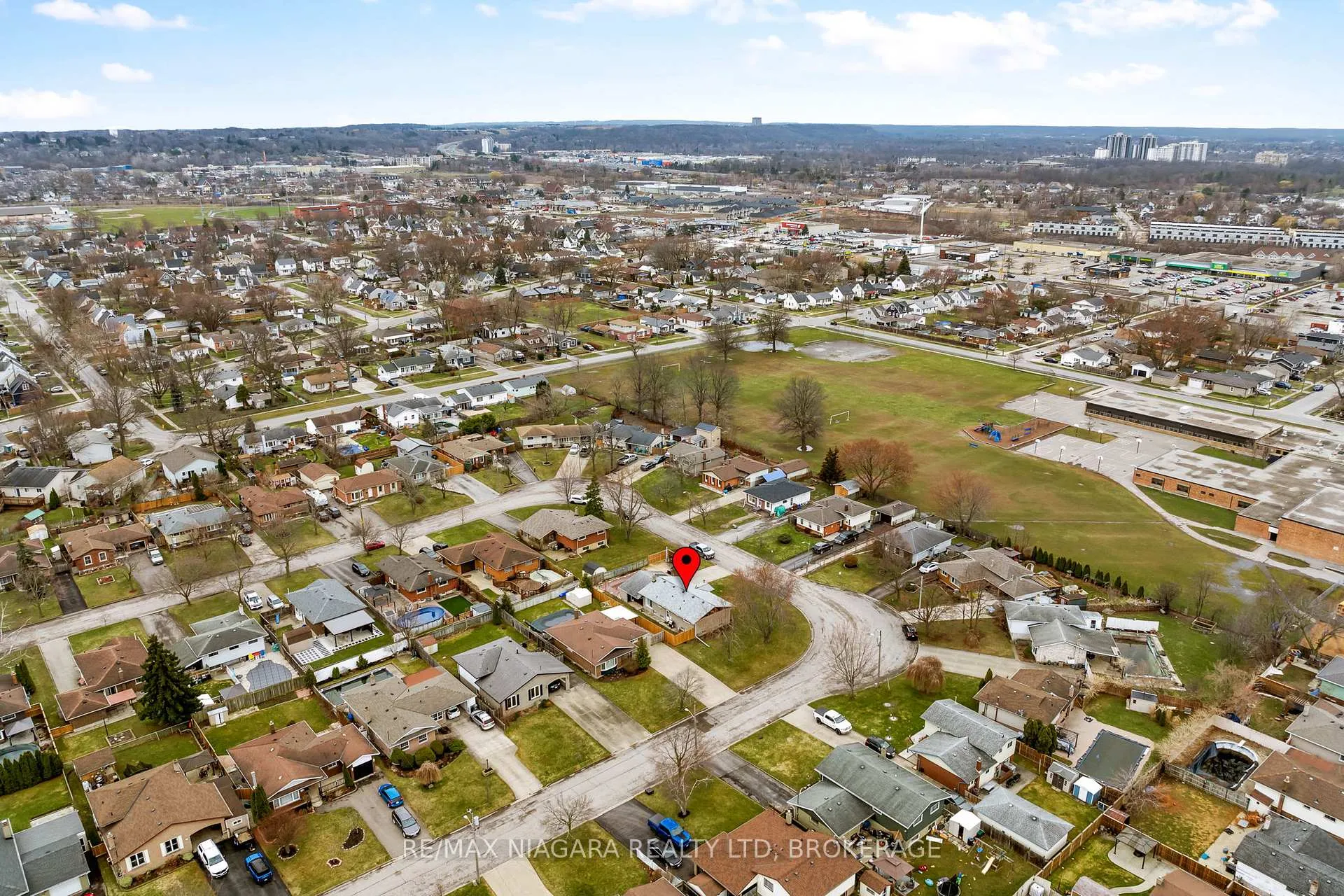 Photo 31 of 38 Acadia Crescent, St. Catharines, Secord Woods — HOMEH