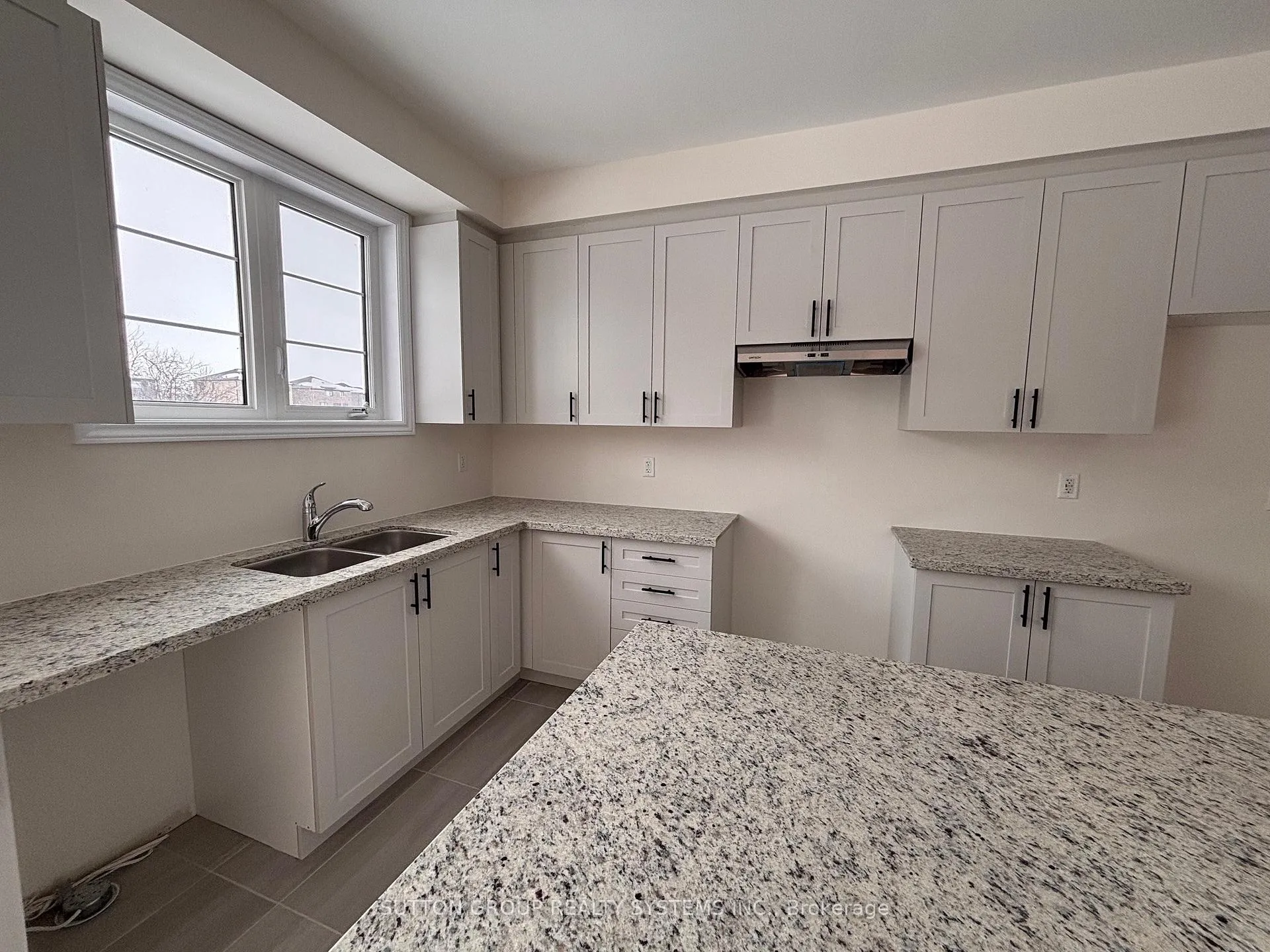 Photo 2 of 30 Rosanne Circle, Wasaga Beach — HOMEH
