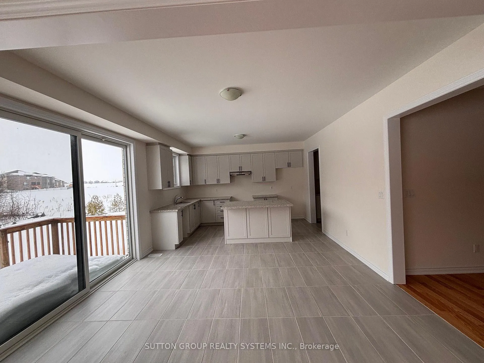 Photo 5 of 30 Rosanne Circle, Wasaga Beach — HOMEH