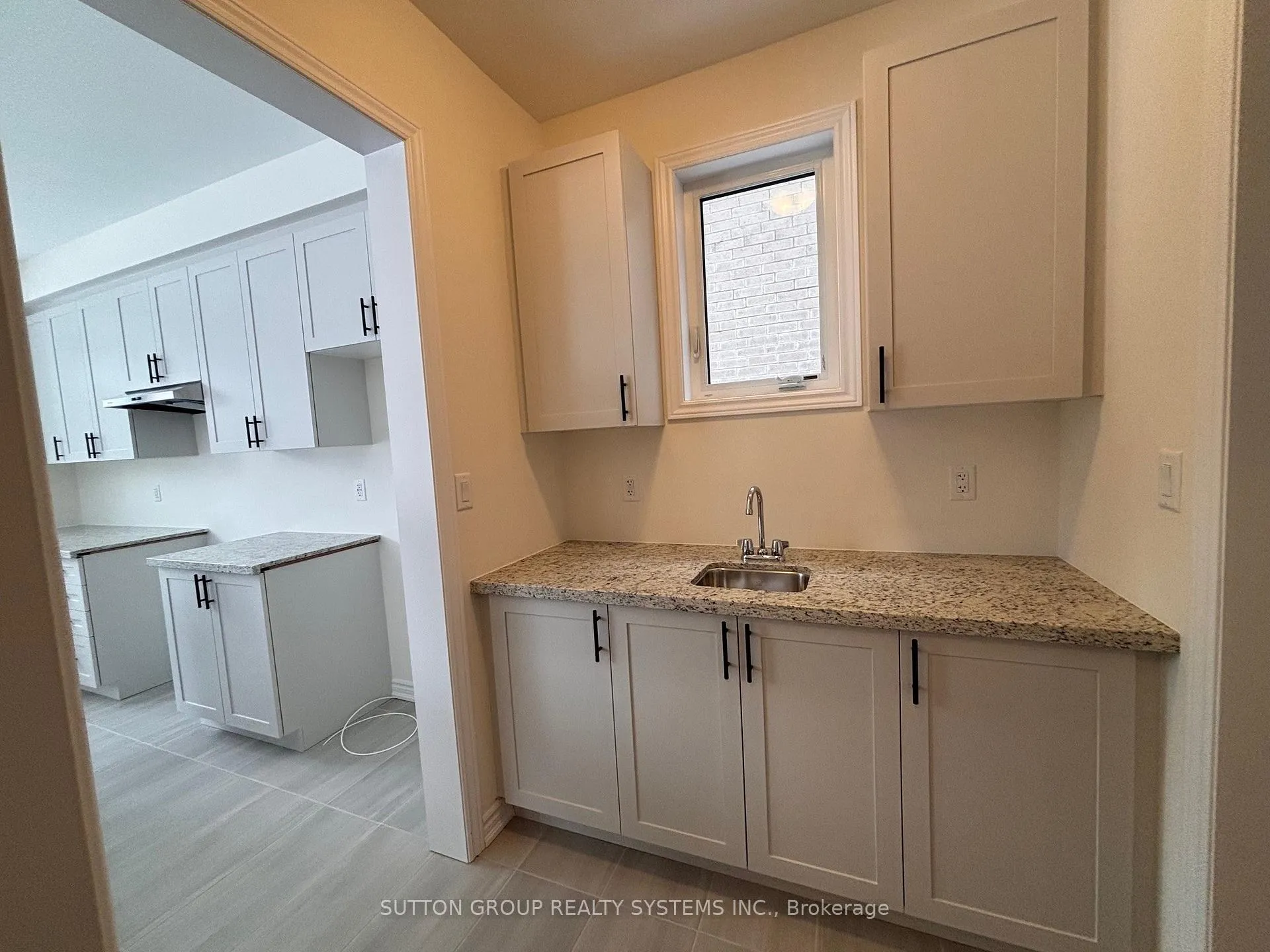 Photo 10 of 30 Rosanne Circle, Wasaga Beach — HOMEH