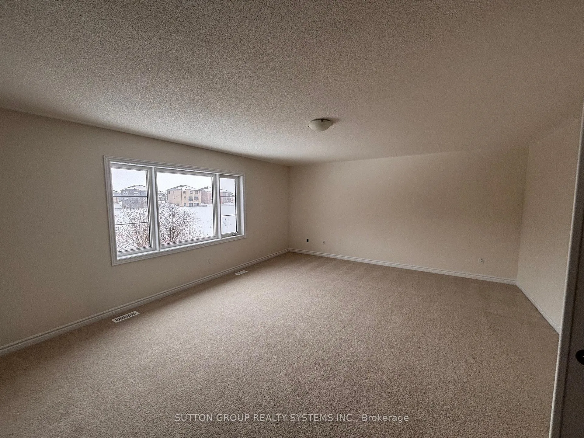 Photo 12 of 30 Rosanne Circle, Wasaga Beach — HOMEH