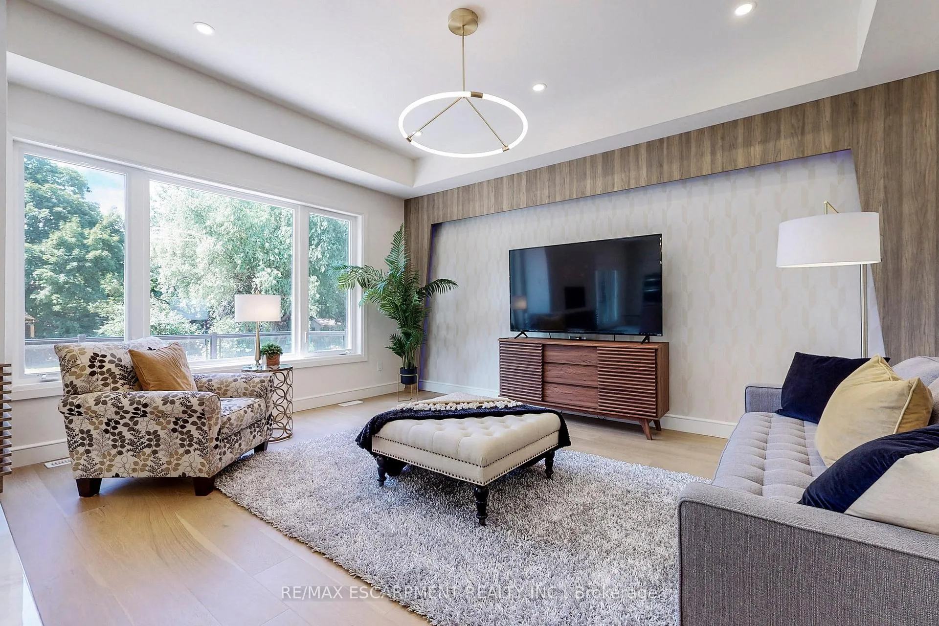 Photo 2 of 49 Roselawn Avenue, Hamilton, Ancaster — HOMEH