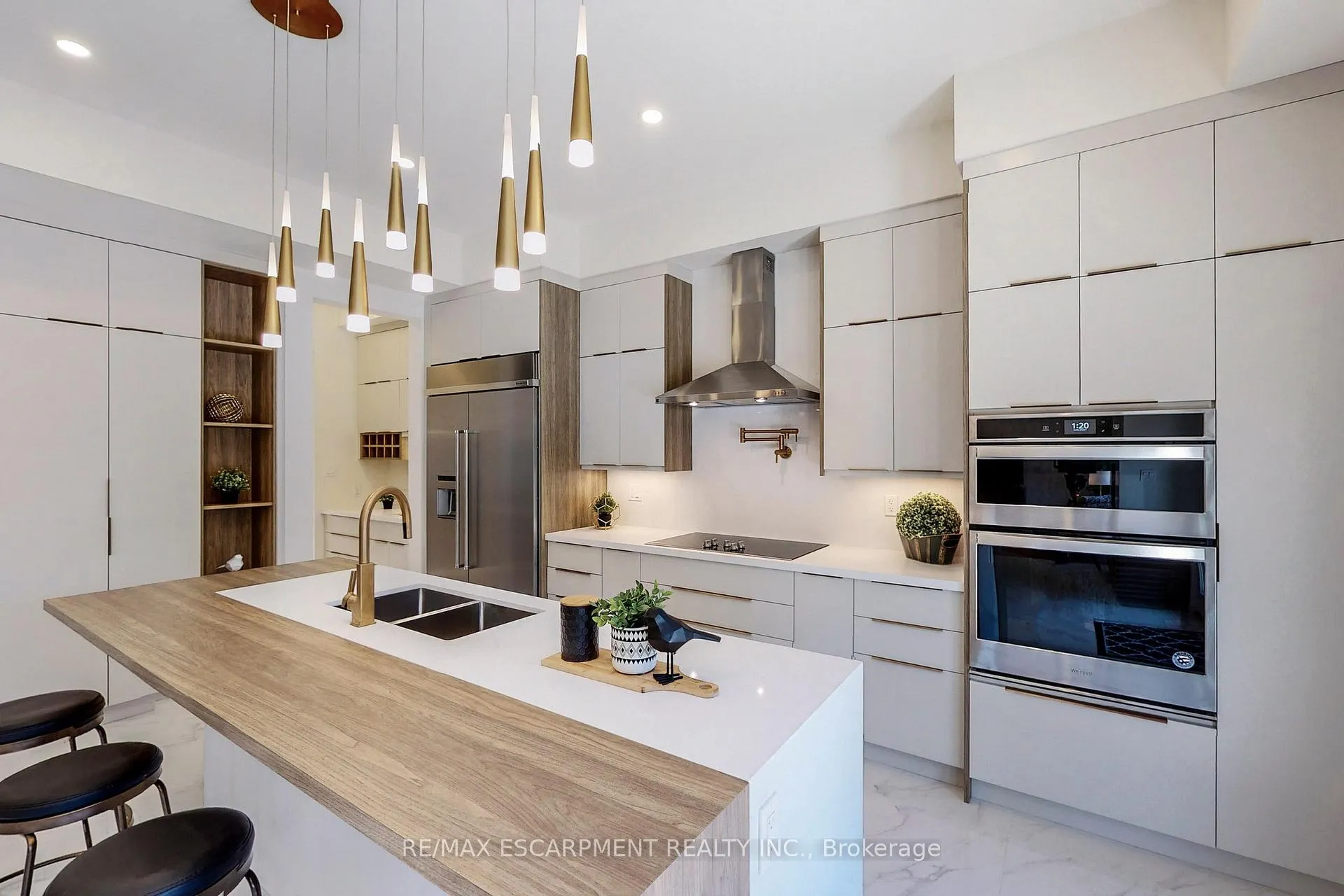 Photo 11 of 49 Roselawn Avenue, Hamilton, Ancaster — HOMEH