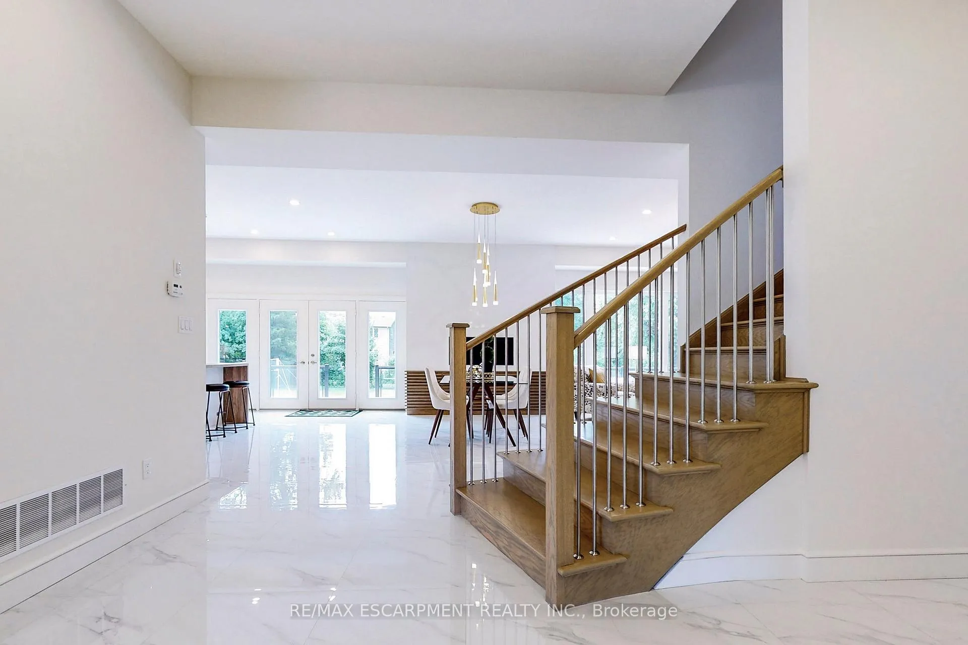 Photo 20 of 49 Roselawn Avenue, Hamilton, Ancaster — HOMEH