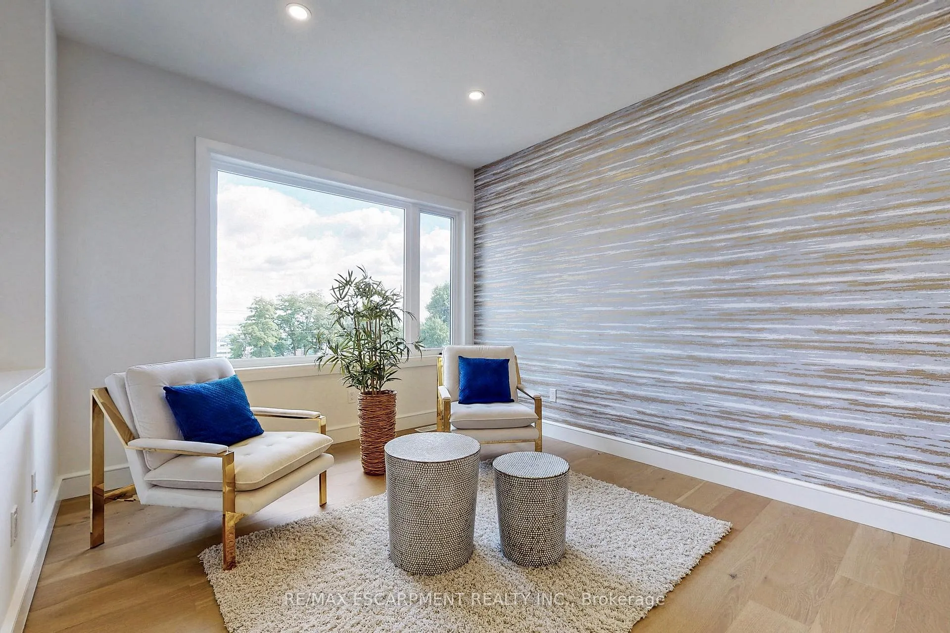 Photo 23 of 49 Roselawn Avenue, Hamilton, Ancaster — HOMEH