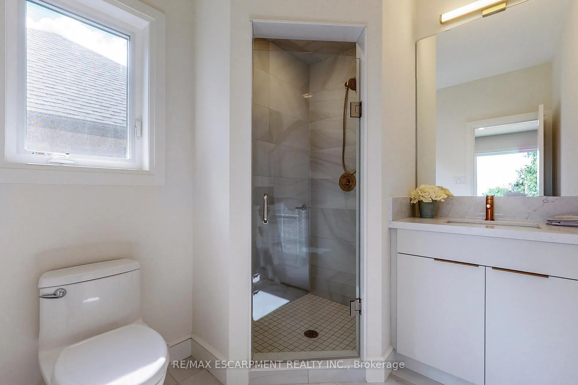 Photo 27 of 49 Roselawn Avenue, Hamilton, Ancaster — HOMEH