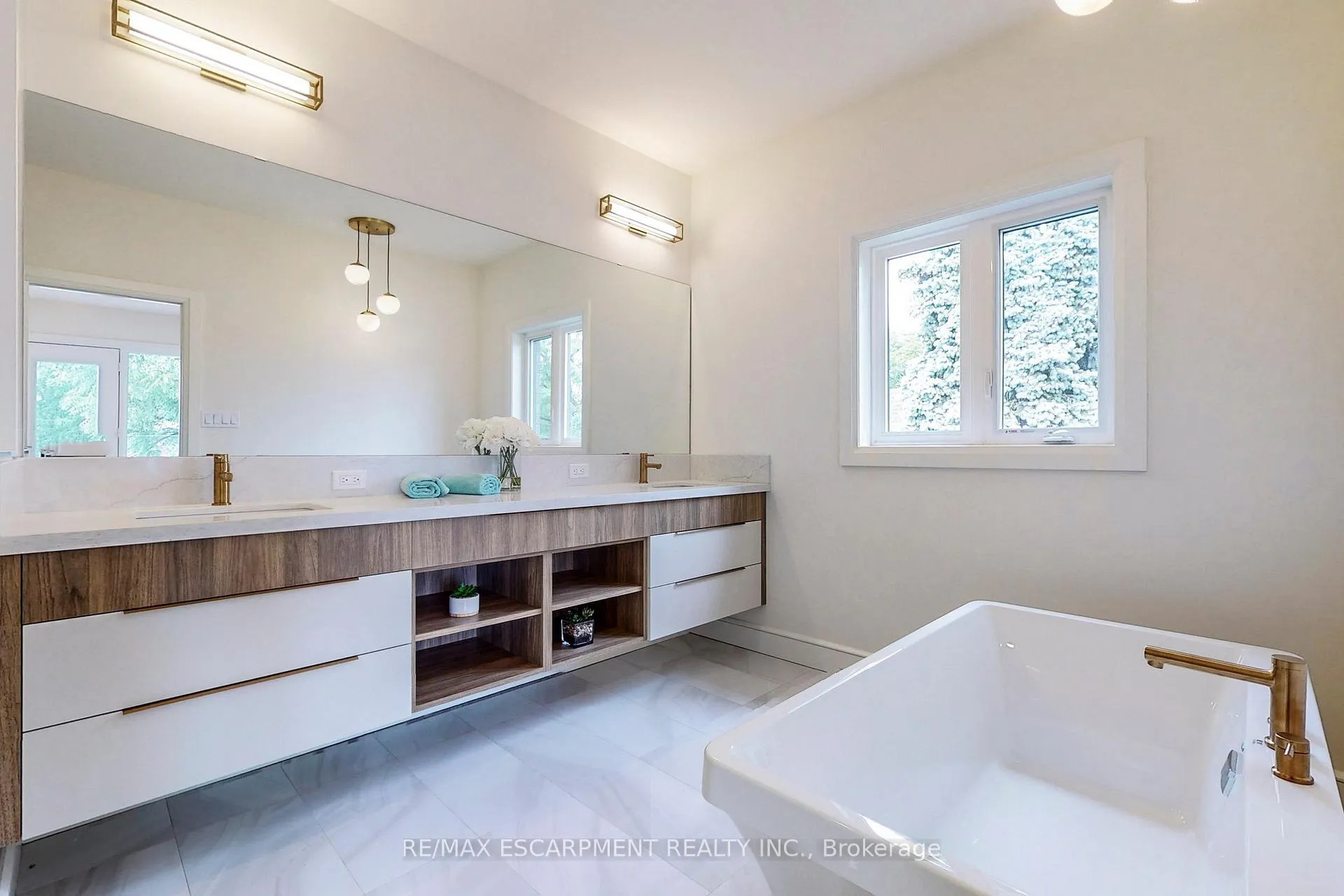 Photo 32 of 49 Roselawn Avenue, Hamilton, Ancaster — HOMEH