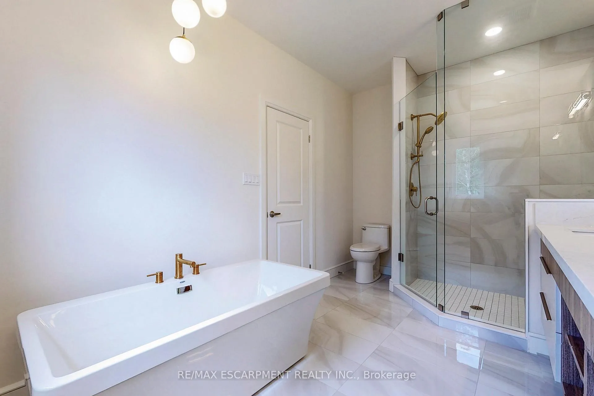 Photo 34 of 49 Roselawn Avenue, Hamilton, Ancaster — HOMEH