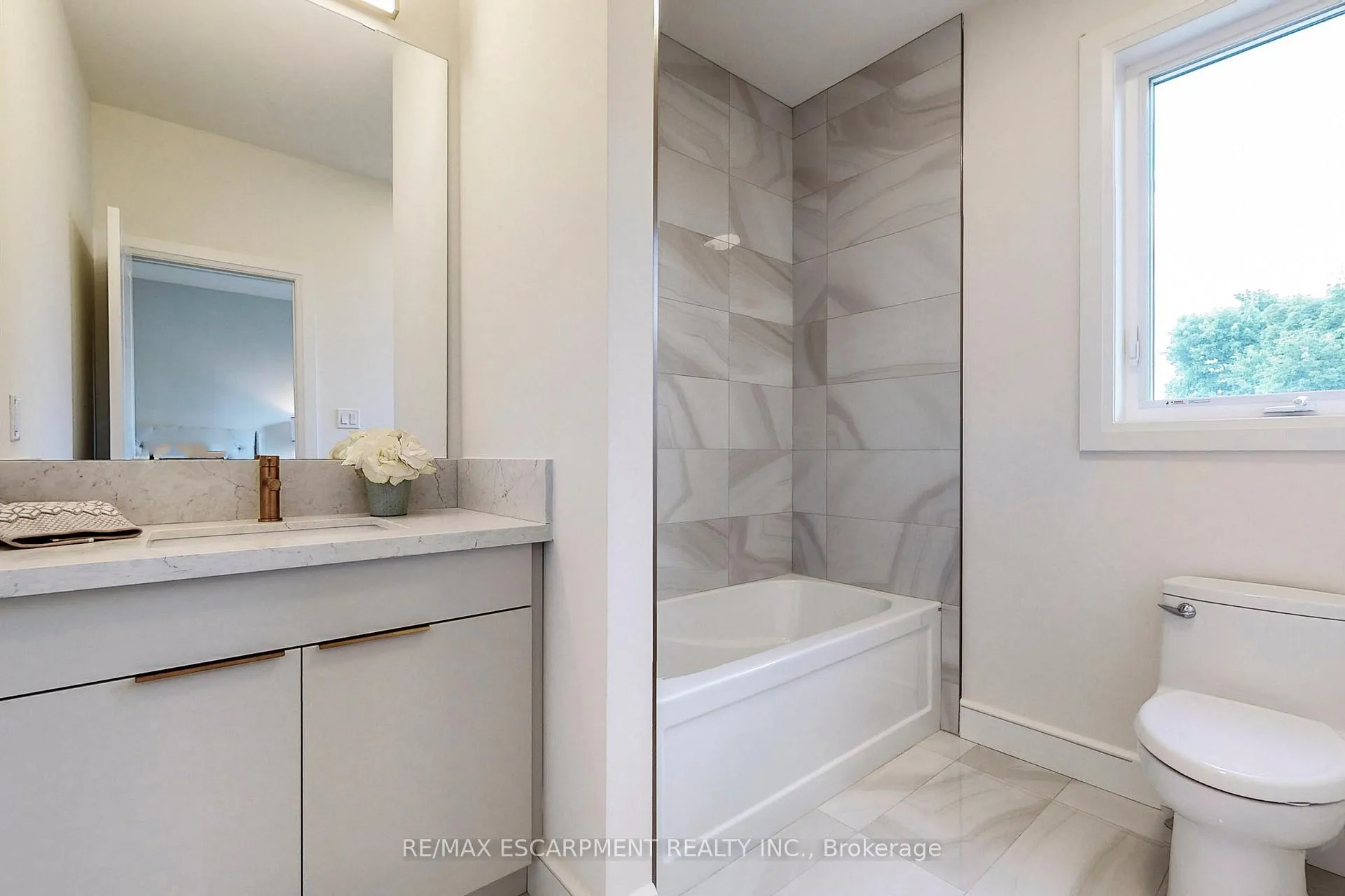 Photo 38 of 49 Roselawn Avenue, Hamilton, Ancaster — HOMEH