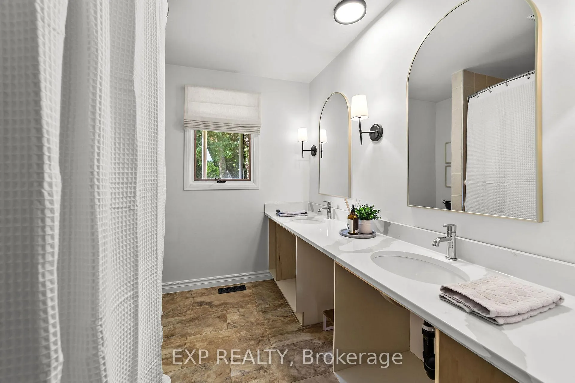 Photo 22 of 200 Harris Road, Middlesex Centre, Delaware Town — HOMEH