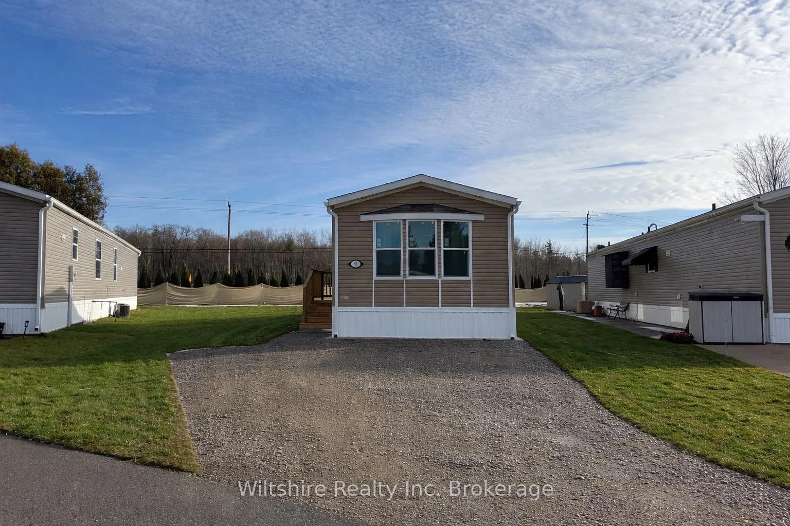 Front of Unit 9, 11981 Plank Rd (tillsonburg)