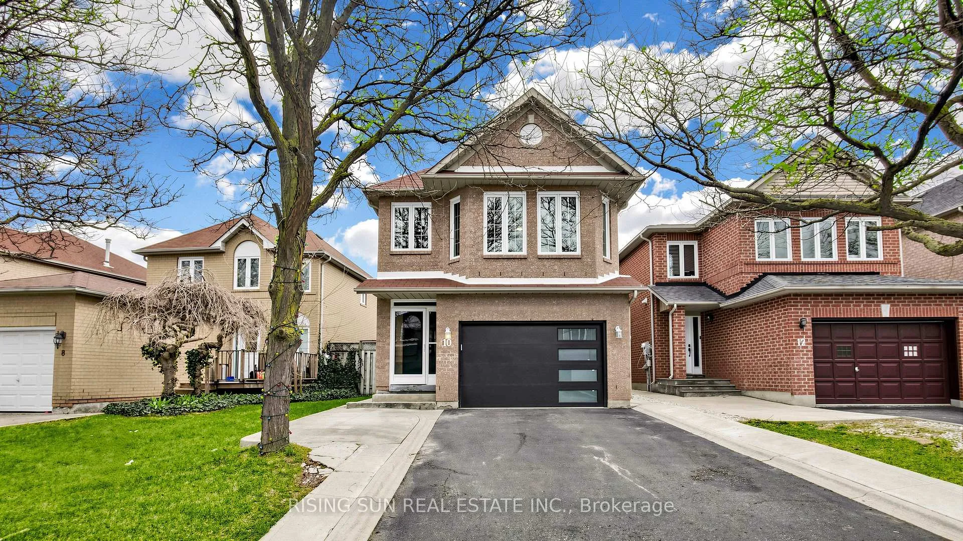 Photo 3 of 10 Cedarwood Crescent, Brampton, Brampton West — HOMEH