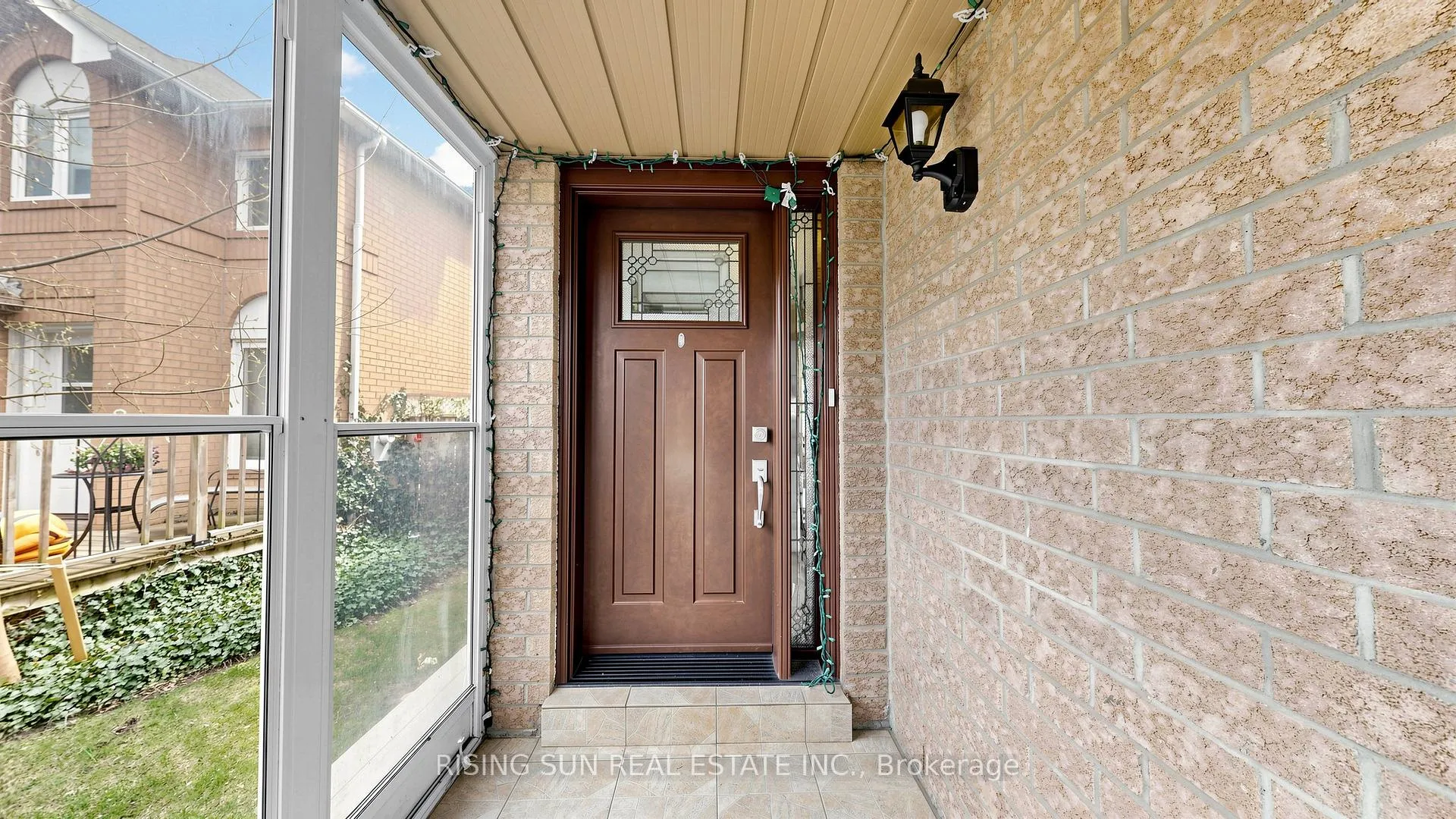 Photo 4 of 10 Cedarwood Crescent, Brampton, Brampton West — HOMEH