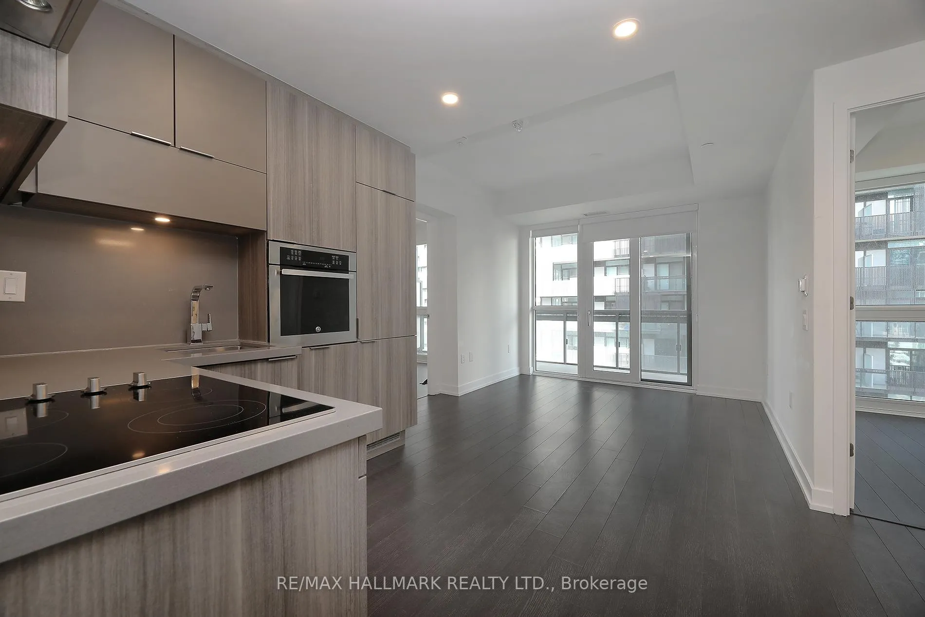 Photo 4 of Unit 1407, 39 Roehampton Avenue, Toronto, Mount Pleasant West — HOMEH