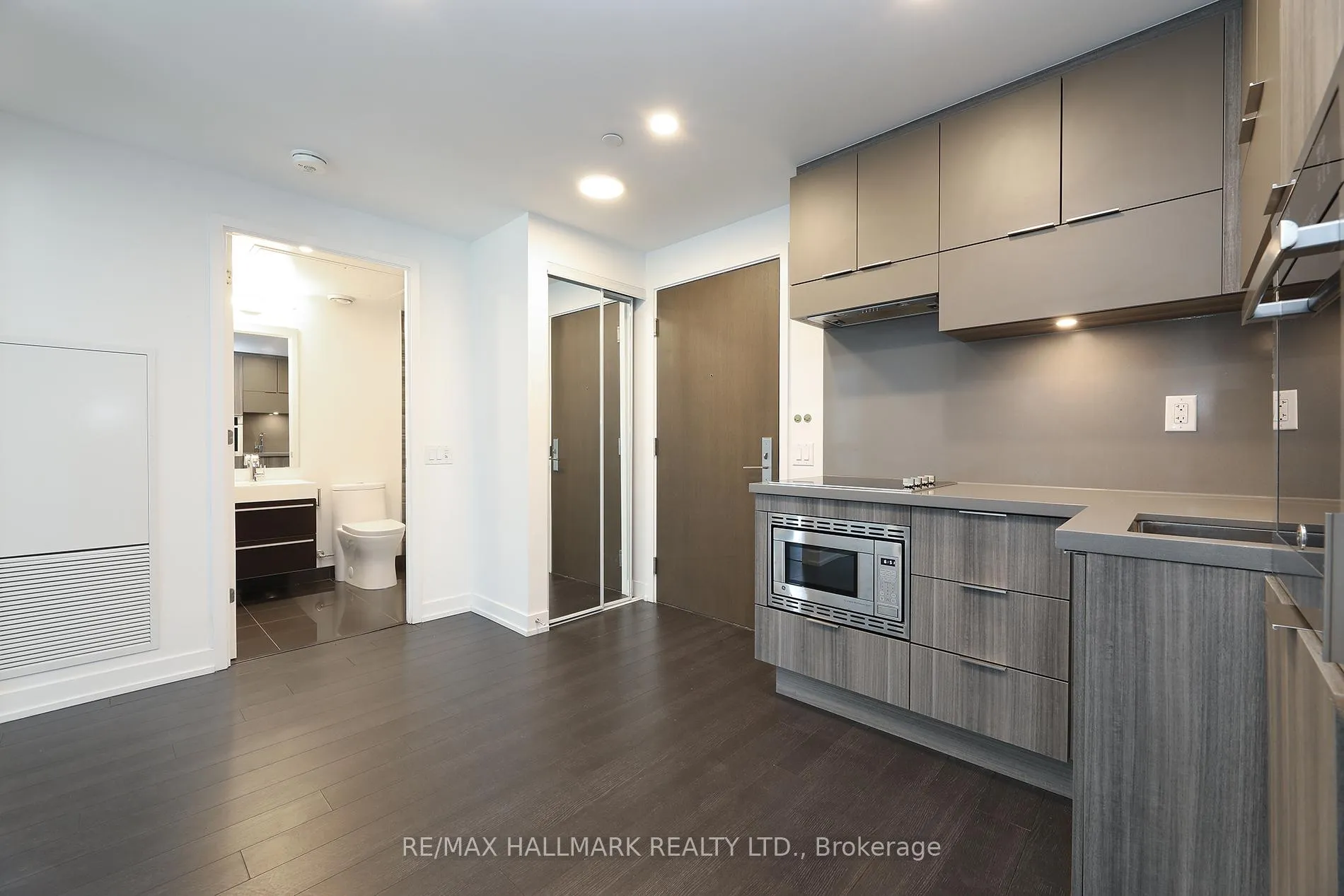 Photo 6 of Unit 1407, 39 Roehampton Avenue, Toronto, Mount Pleasant West — HOMEH