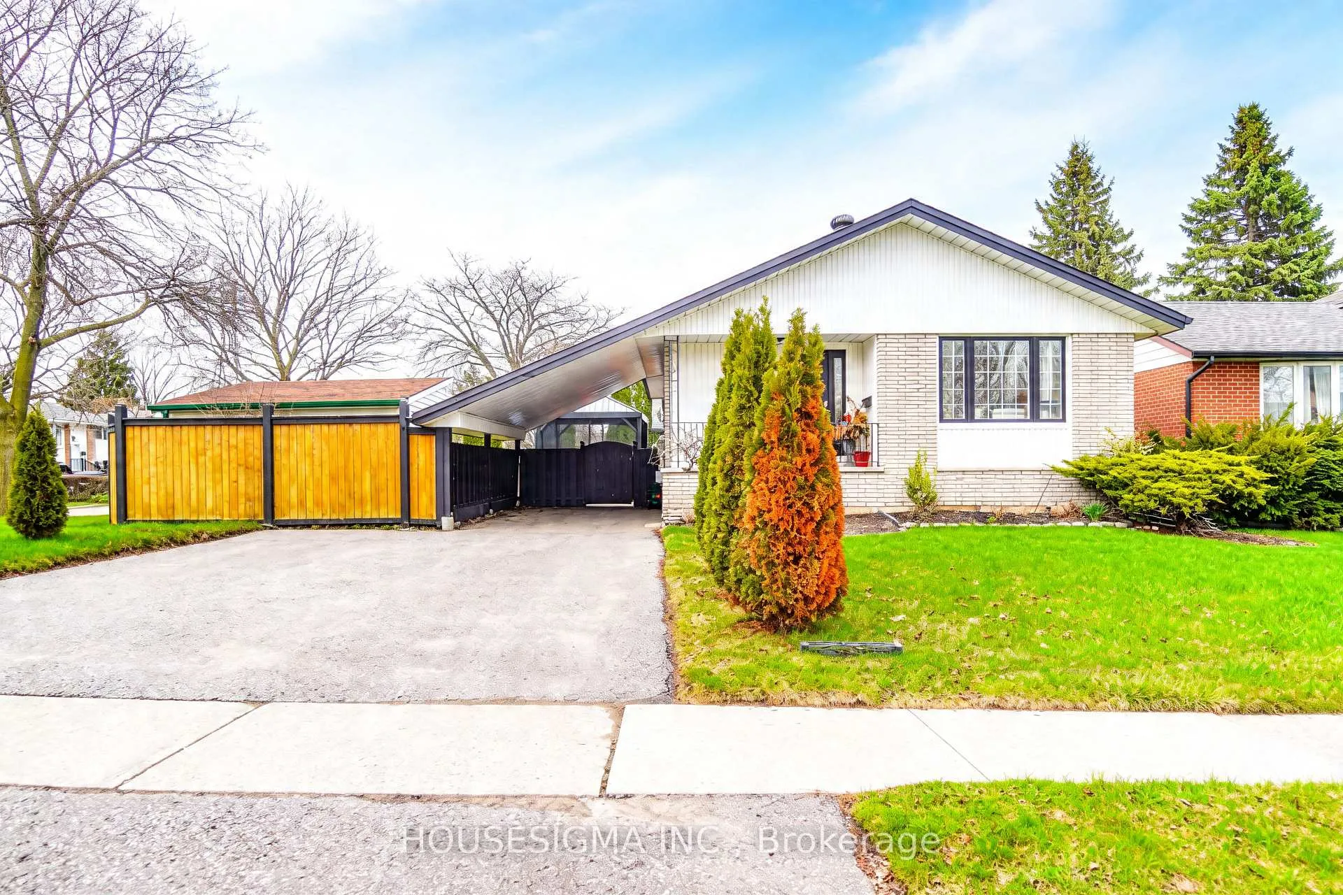 Front of 919 Central Park Boulevard N