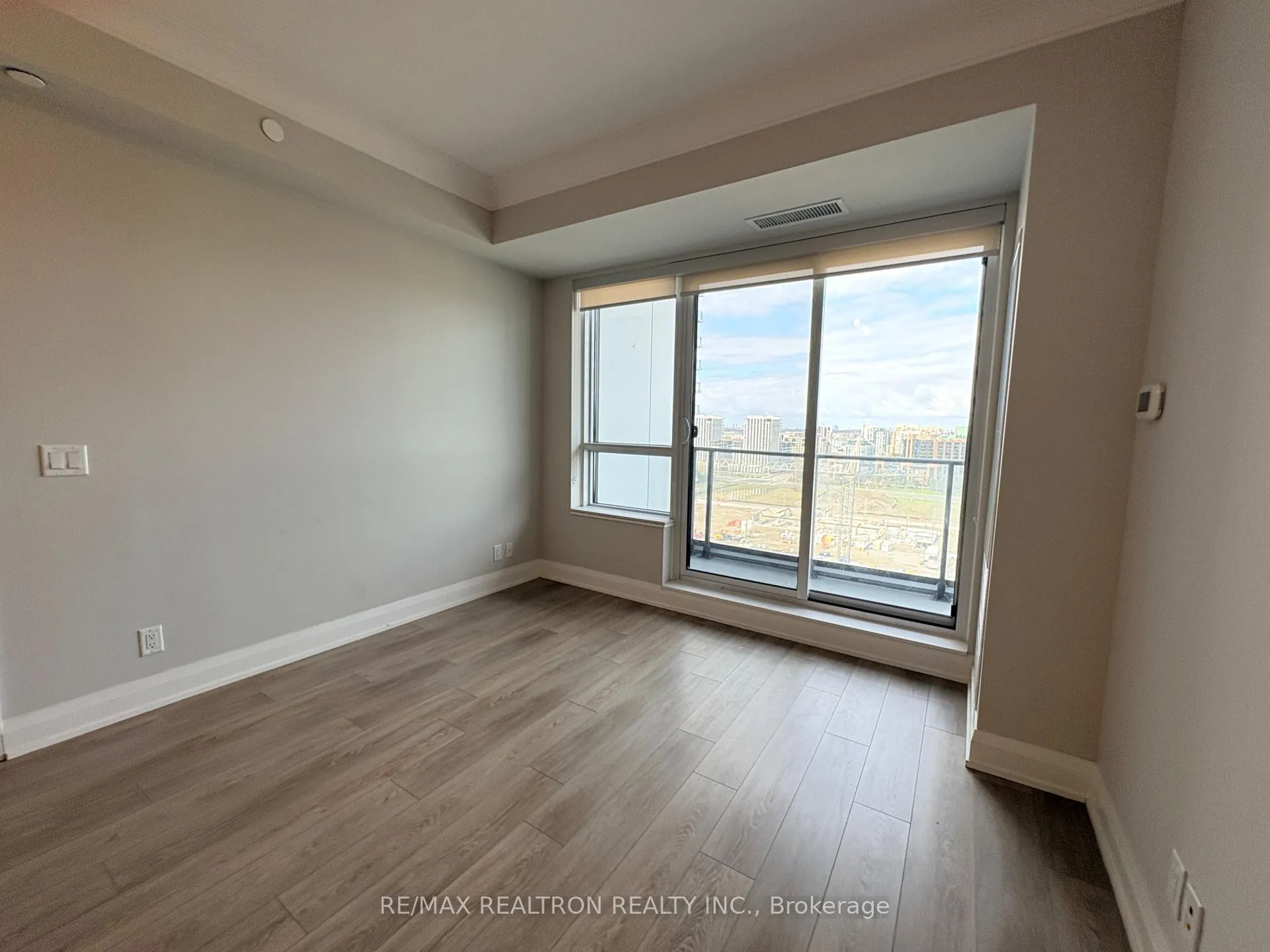Photo 4 of Unit 1906, 18 Water Walk Drive, Markham, Unionville — HOMEH
