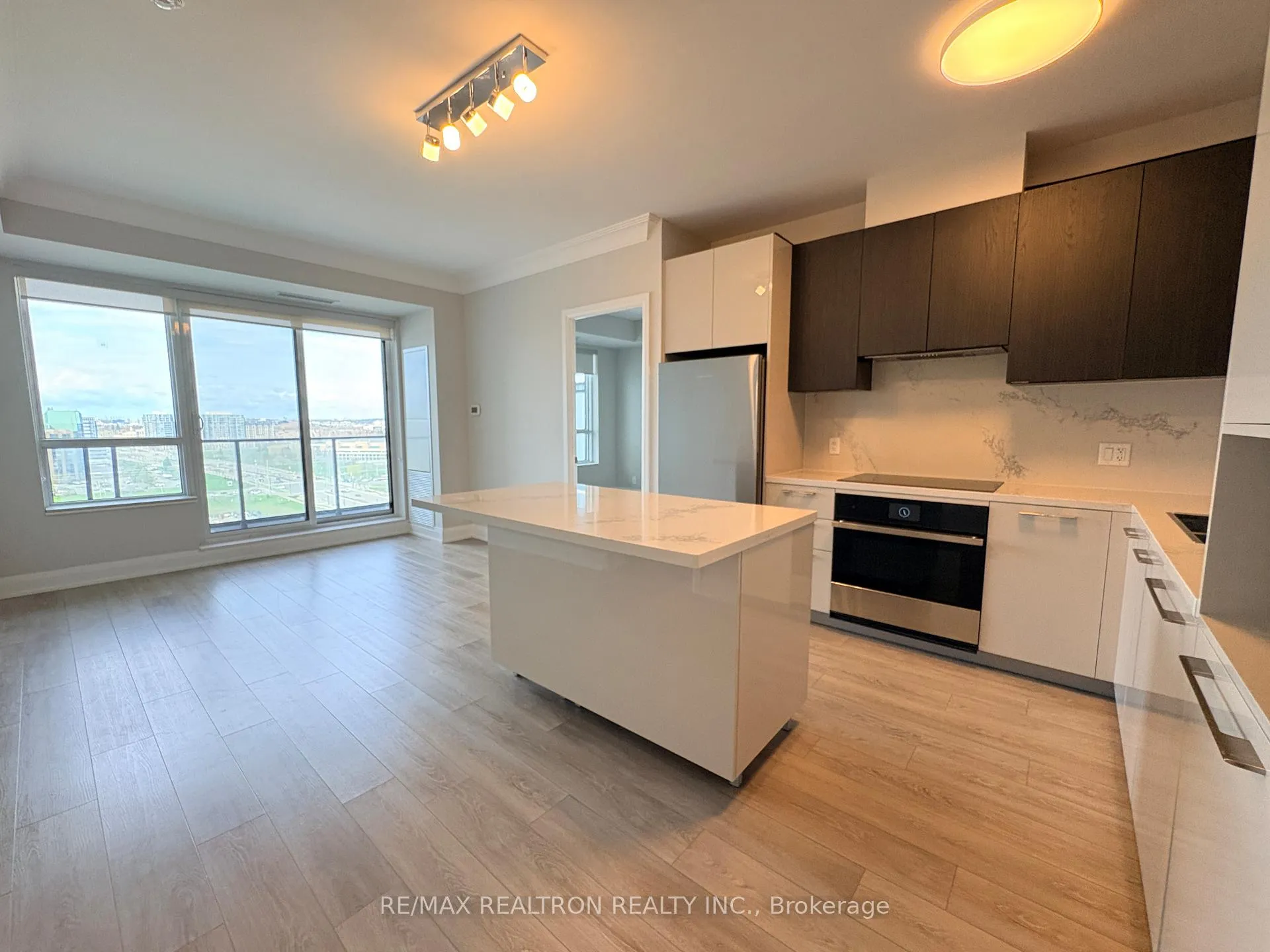 Photo 7 of Unit 1906, 18 Water Walk Drive, Markham, Unionville — HOMEH