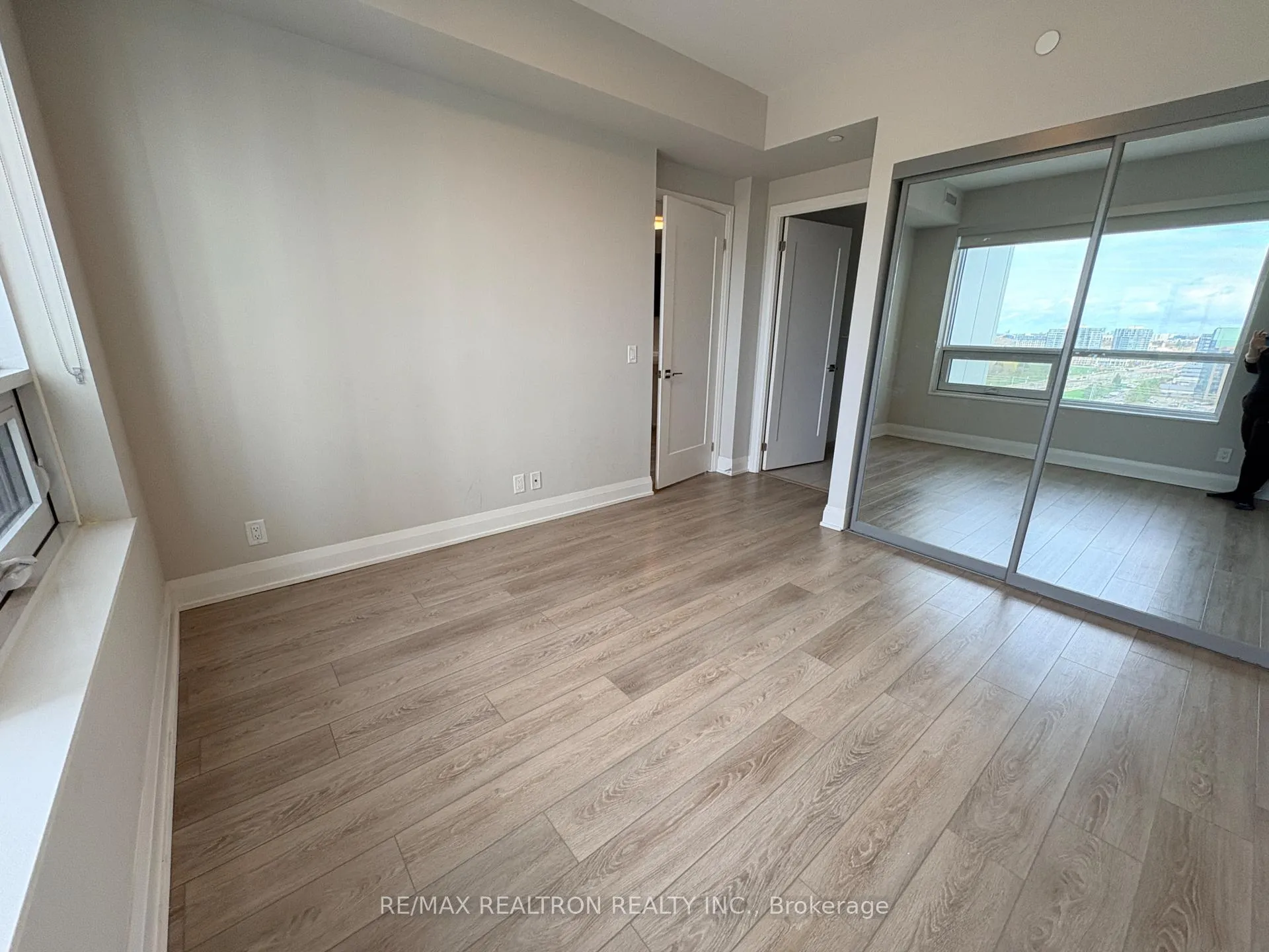 Photo 11 of Unit 1906, 18 Water Walk Drive, Markham, Unionville — HOMEH