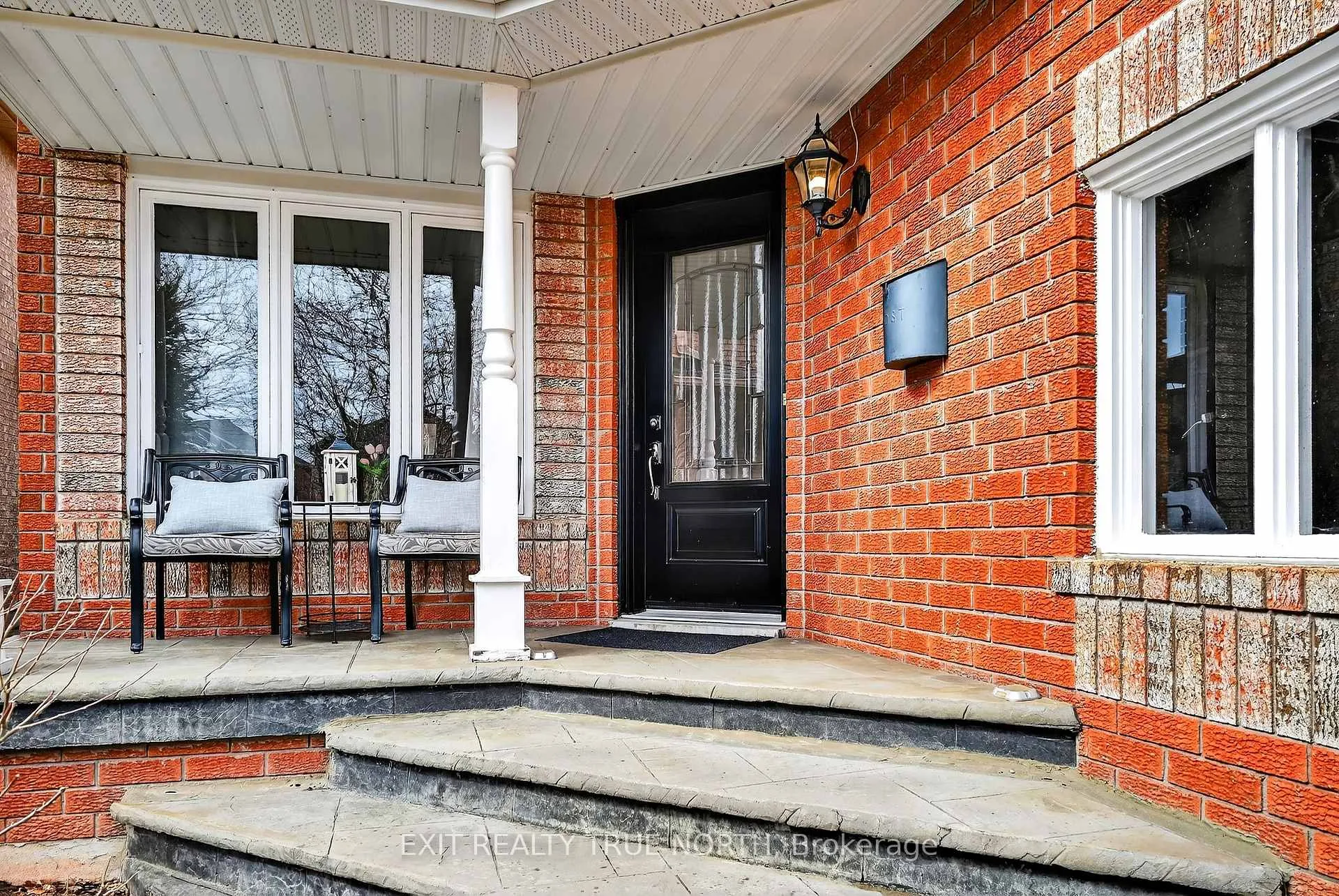 Photo 2 of 17 Chester Crescent, Halton Hills, Georgetown — HOMEH