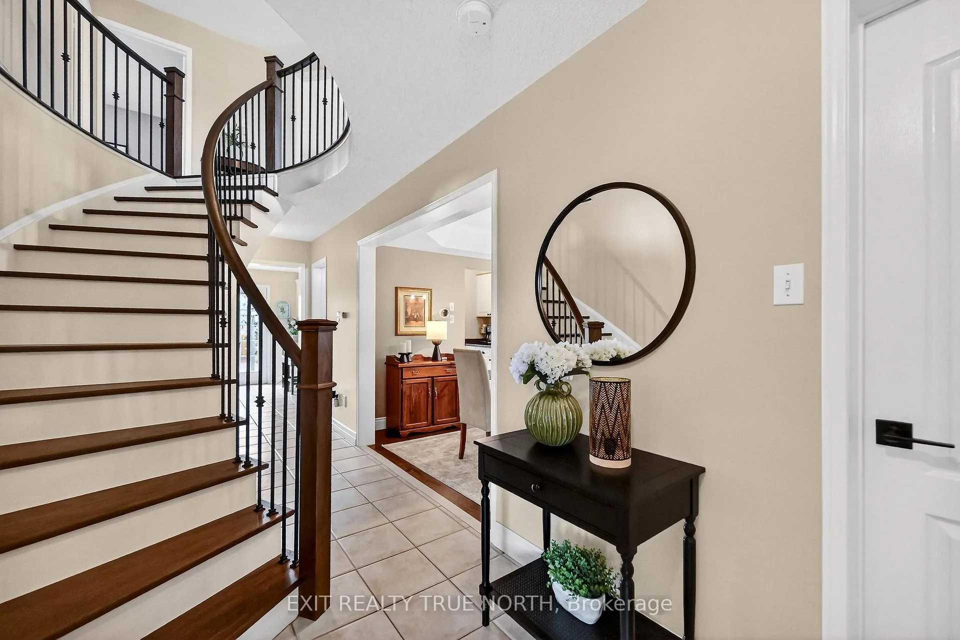 Photo 4 of 17 Chester Crescent, Halton Hills, Georgetown — HOMEH