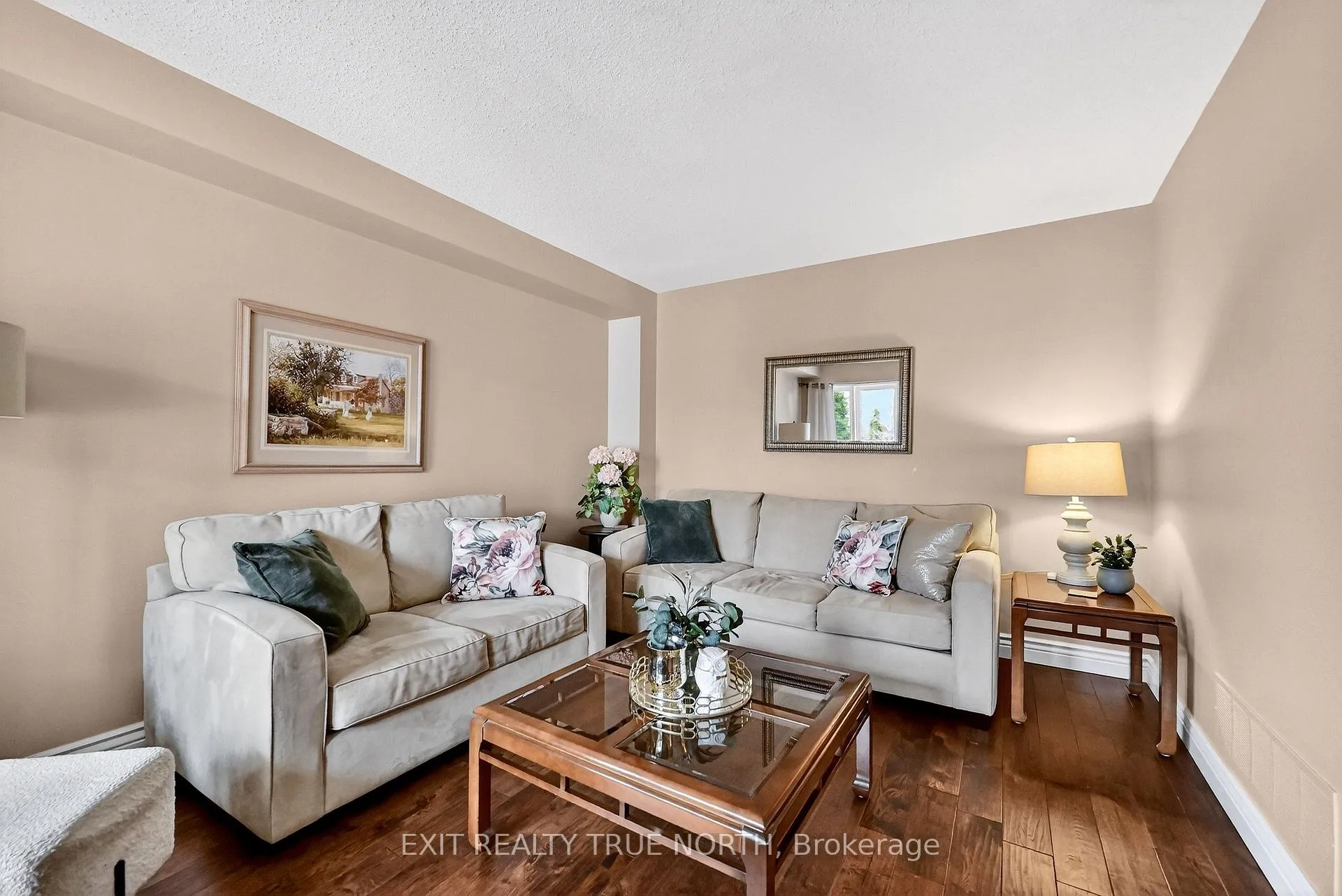 Photo 5 of 17 Chester Crescent, Halton Hills, Georgetown — HOMEH