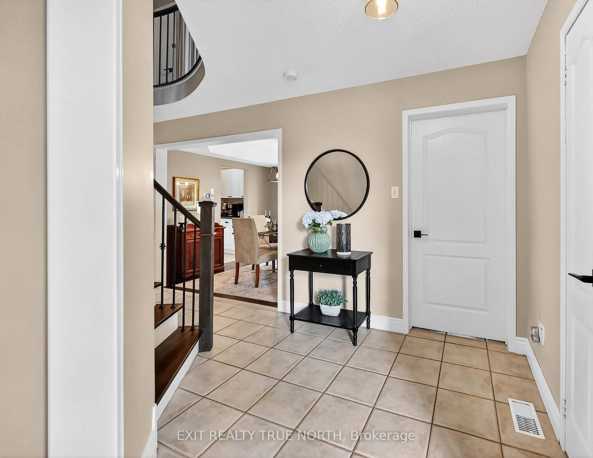 Photo 7 of 17 Chester Crescent, Halton Hills, Georgetown — HOMEH