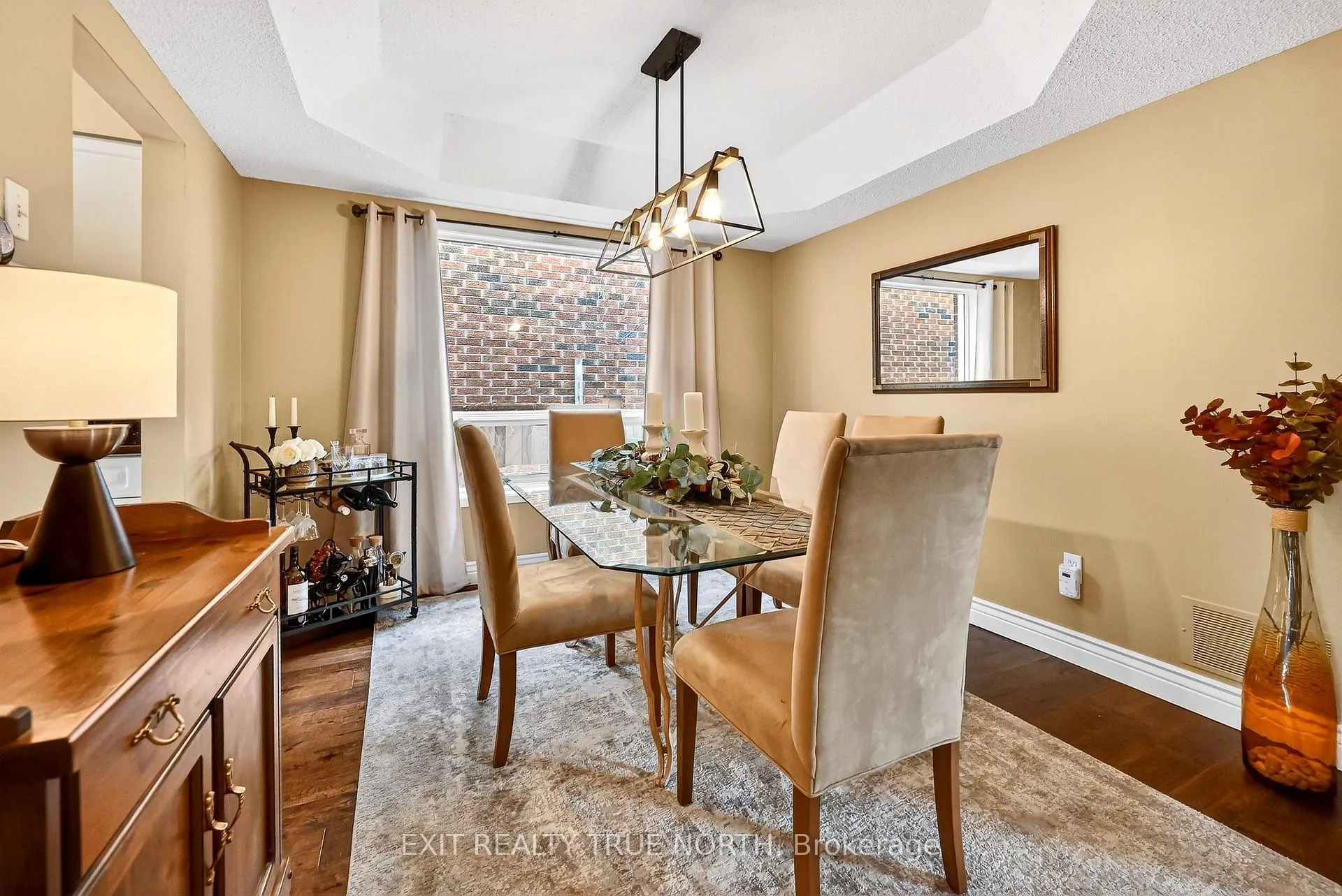 Photo 8 of 17 Chester Crescent, Halton Hills, Georgetown — HOMEH